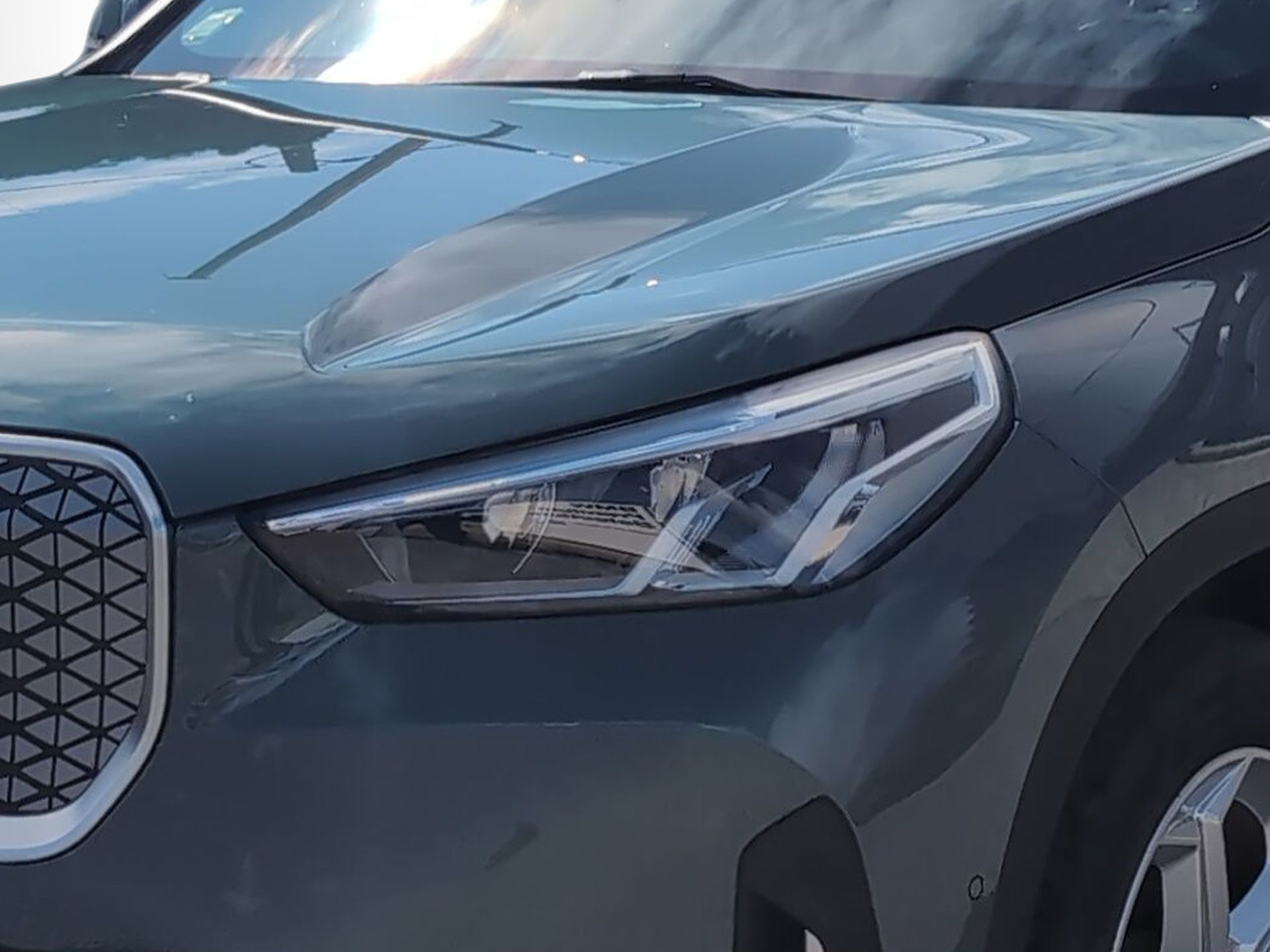 BMW iX1 eDrive20 color Verde. Año 2024. 150KW(204CV). Elétrico. En concesionario Caetano Baviera Aveiro de Aveiro