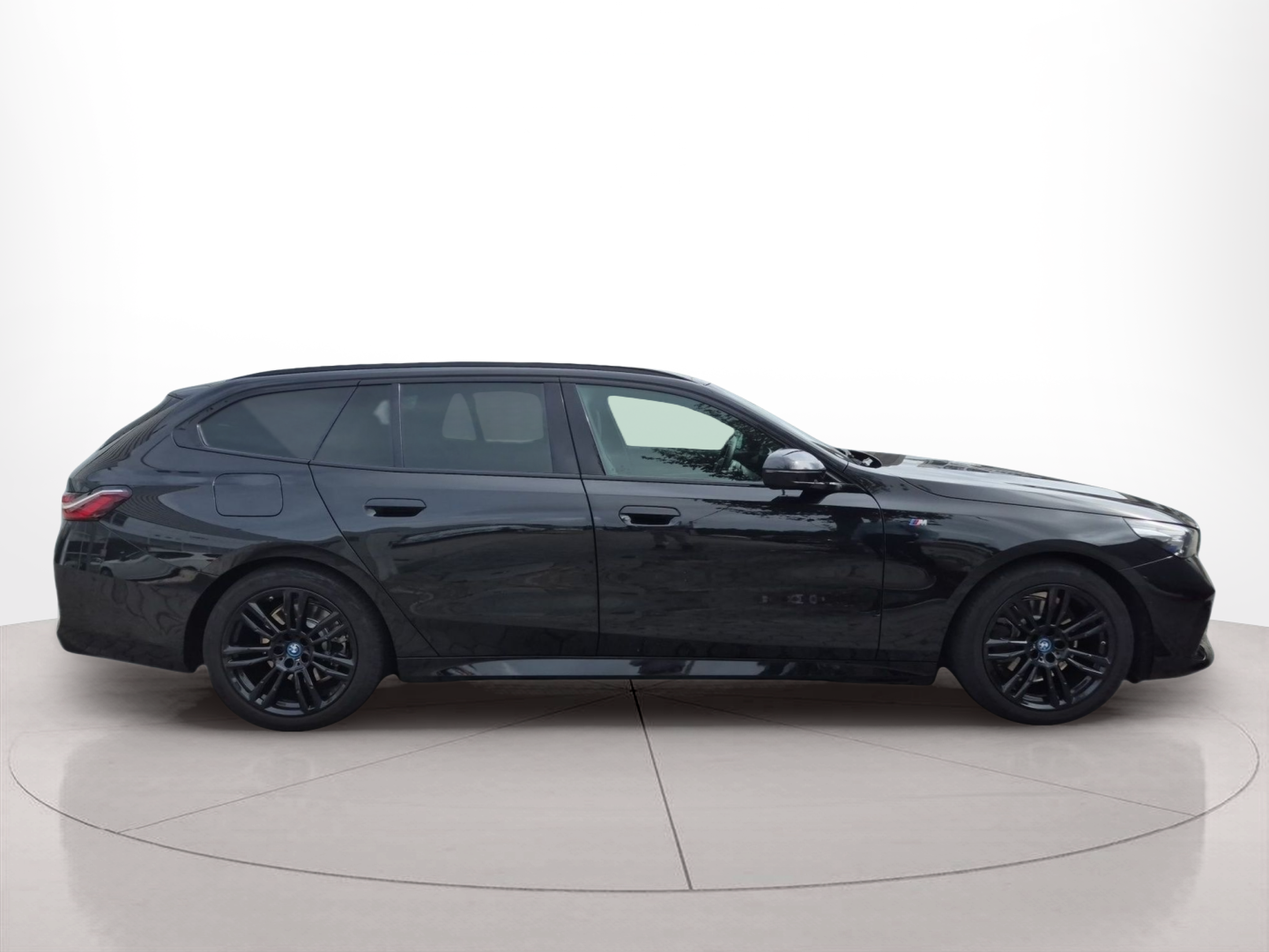 BMW Série 5 530e Touring color Negro. Año 2024. 220KW(299CV). Gasolina. En concesionario Caetano Baviera Santa Maria da Feira de Santa Maria da Feira