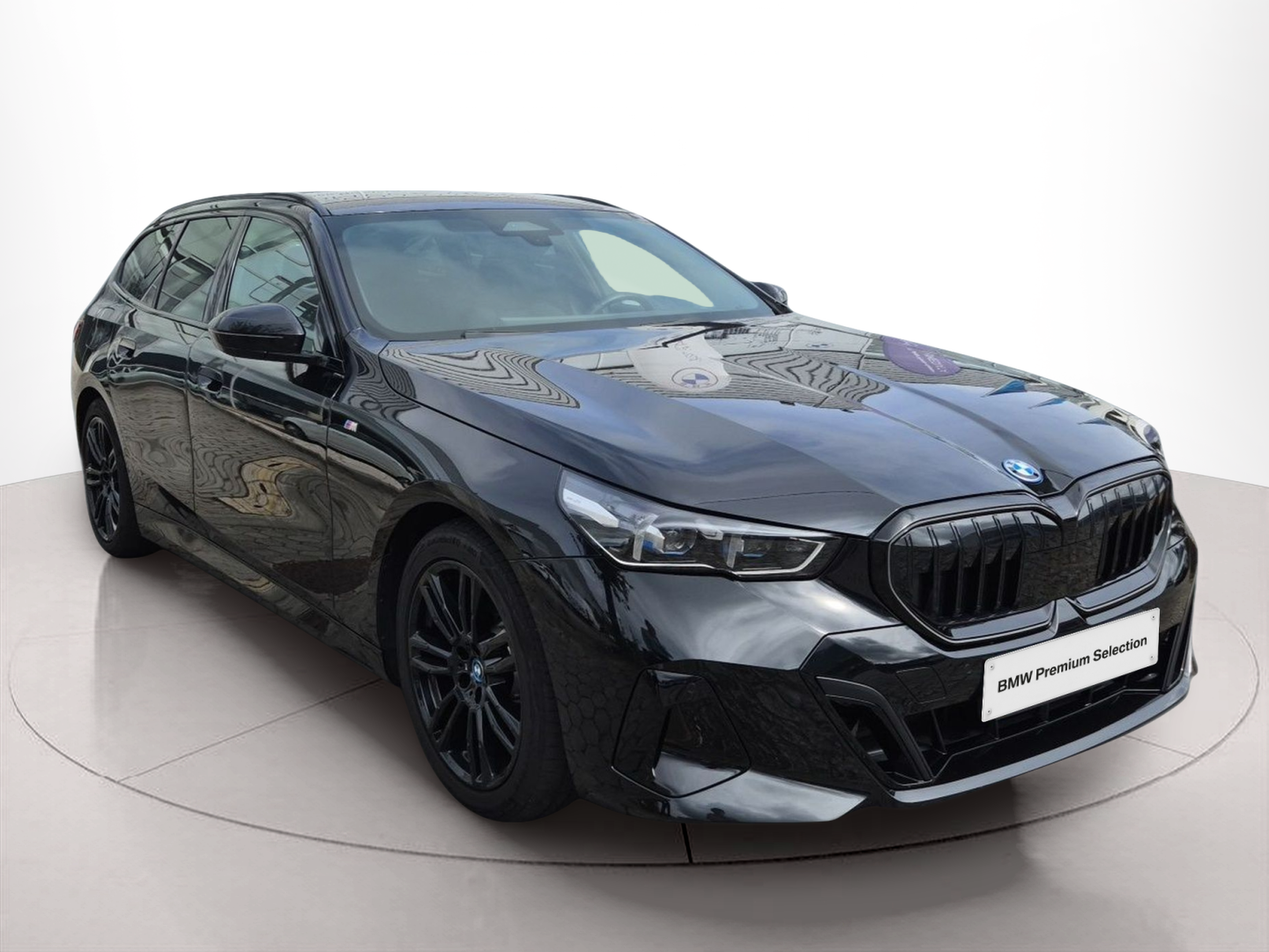 BMW Série 5 530e Touring color Negro. Año 2024. 220KW(299CV). Gasolina. En concesionario Caetano Baviera Santa Maria da Feira de Santa Maria da Feira