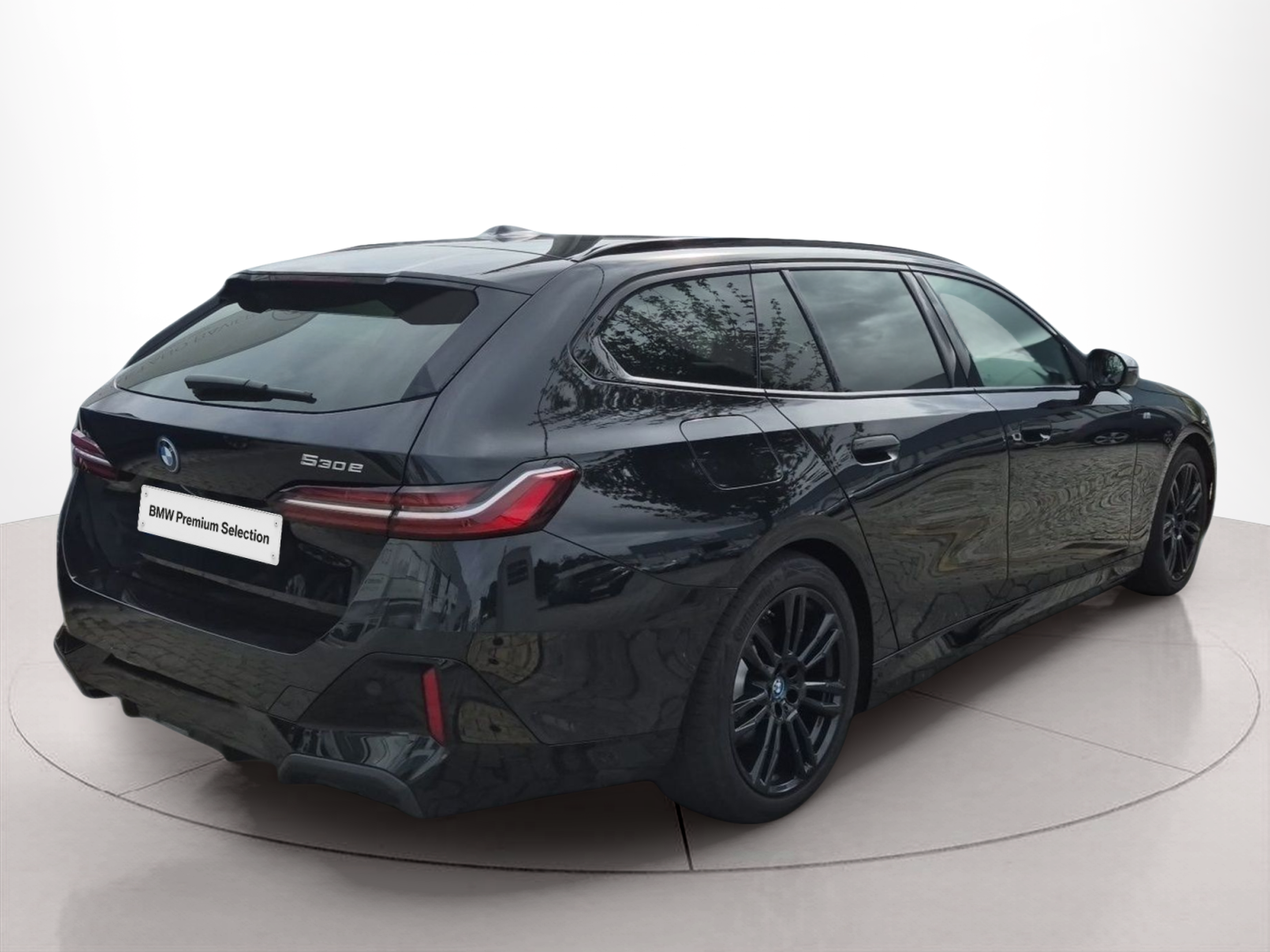 BMW Série 5 530e Touring color Negro. Año 2024. 220KW(299CV). Gasolina. En concesionario Caetano Baviera Santa Maria da Feira de Santa Maria da Feira