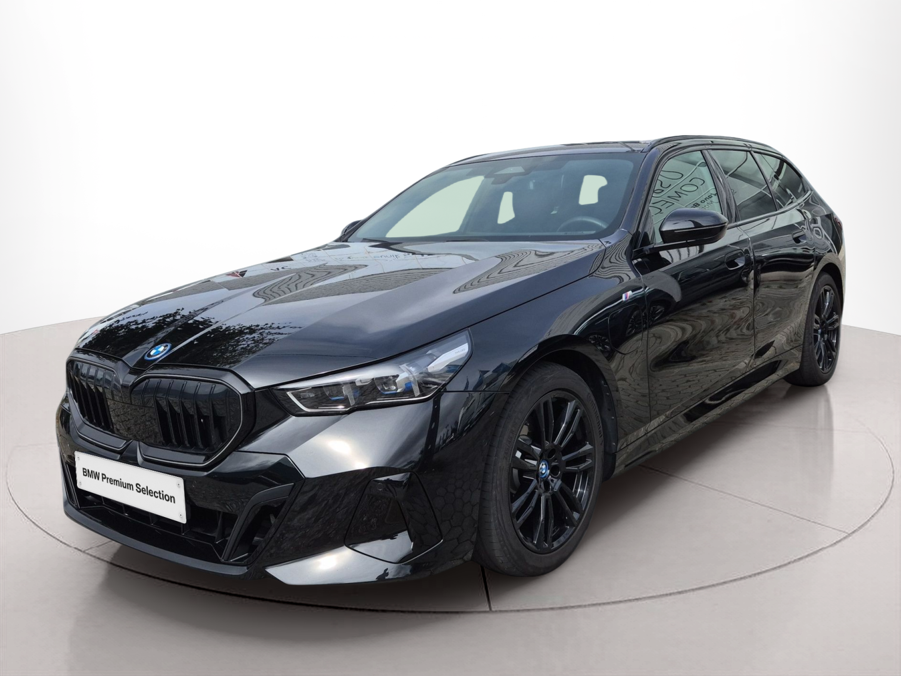 Fotos de BMW Série 5 530e Touring color Negro. Año 2024. 220KW(299CV). Gasolina. En concesionario Caetano Baviera Santa Maria da Feira de Santa Maria da Feira