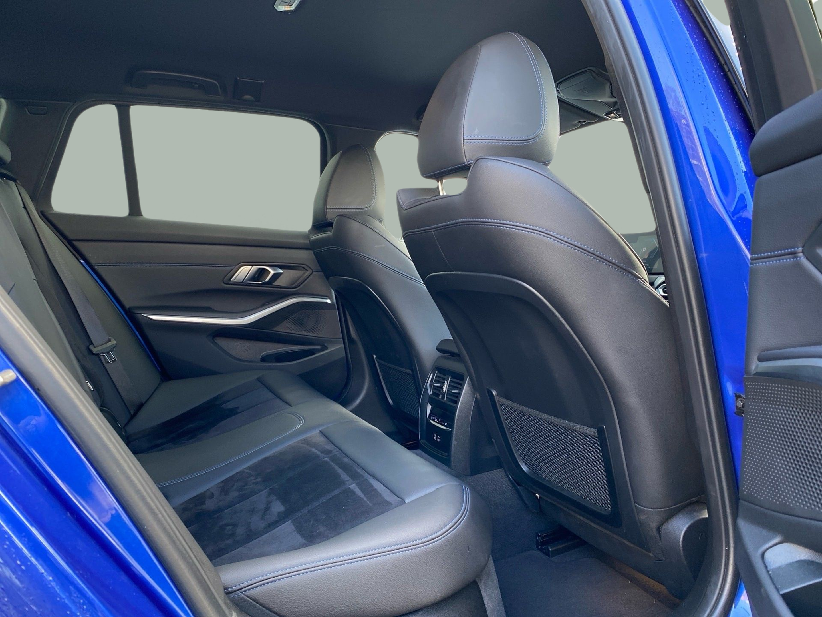 BMW Série 3 320d Touring color Azul. Año 2024. 140KW(190CV). Diesel. En concesionario Caetano Baviera Lisboa de Lisboa