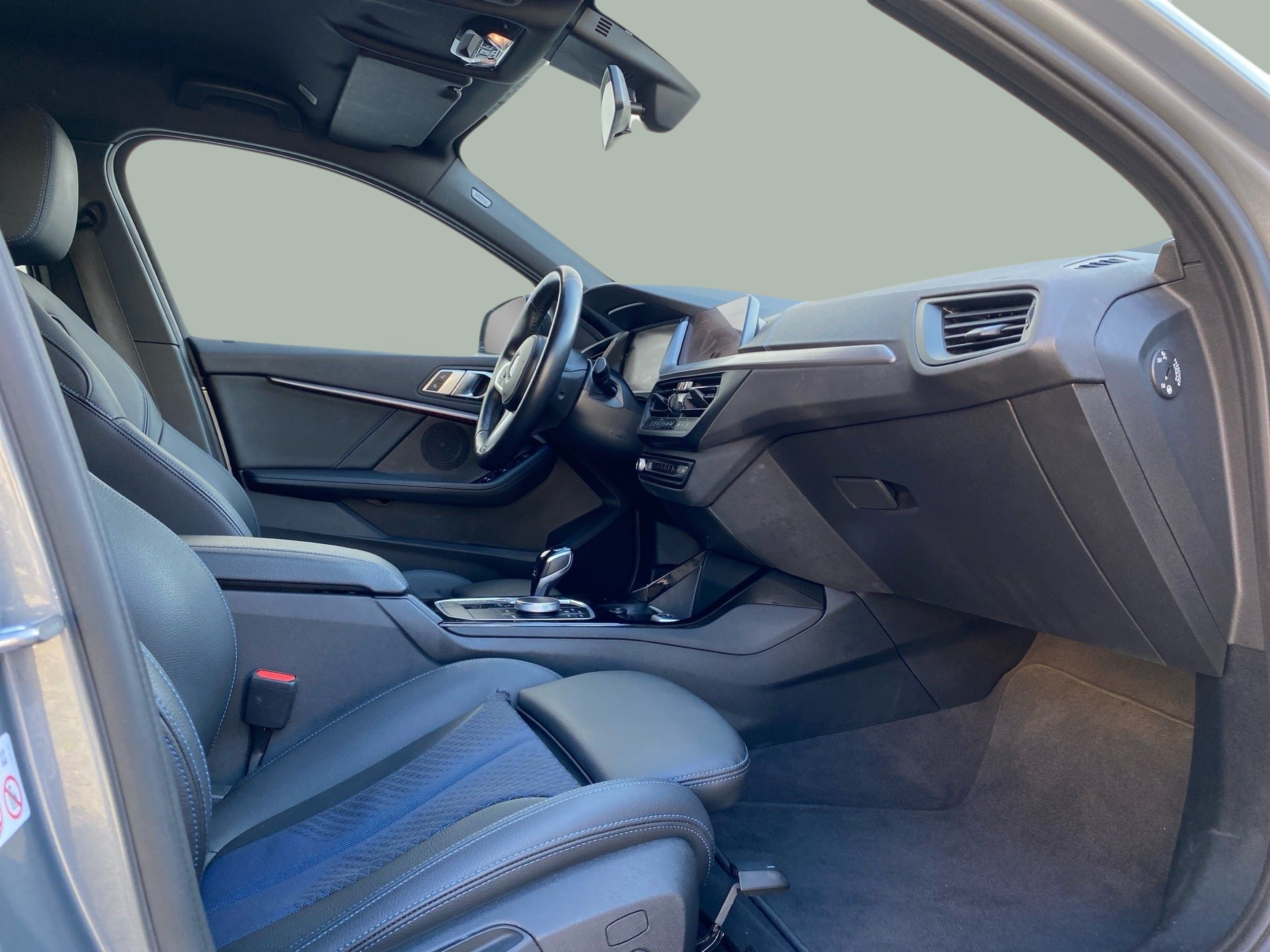 BMW Série 1 116d color Gris. Año 2024. 85KW(116CV). Diesel. En concesionario Caetano Baviera Lisboa de Lisboa