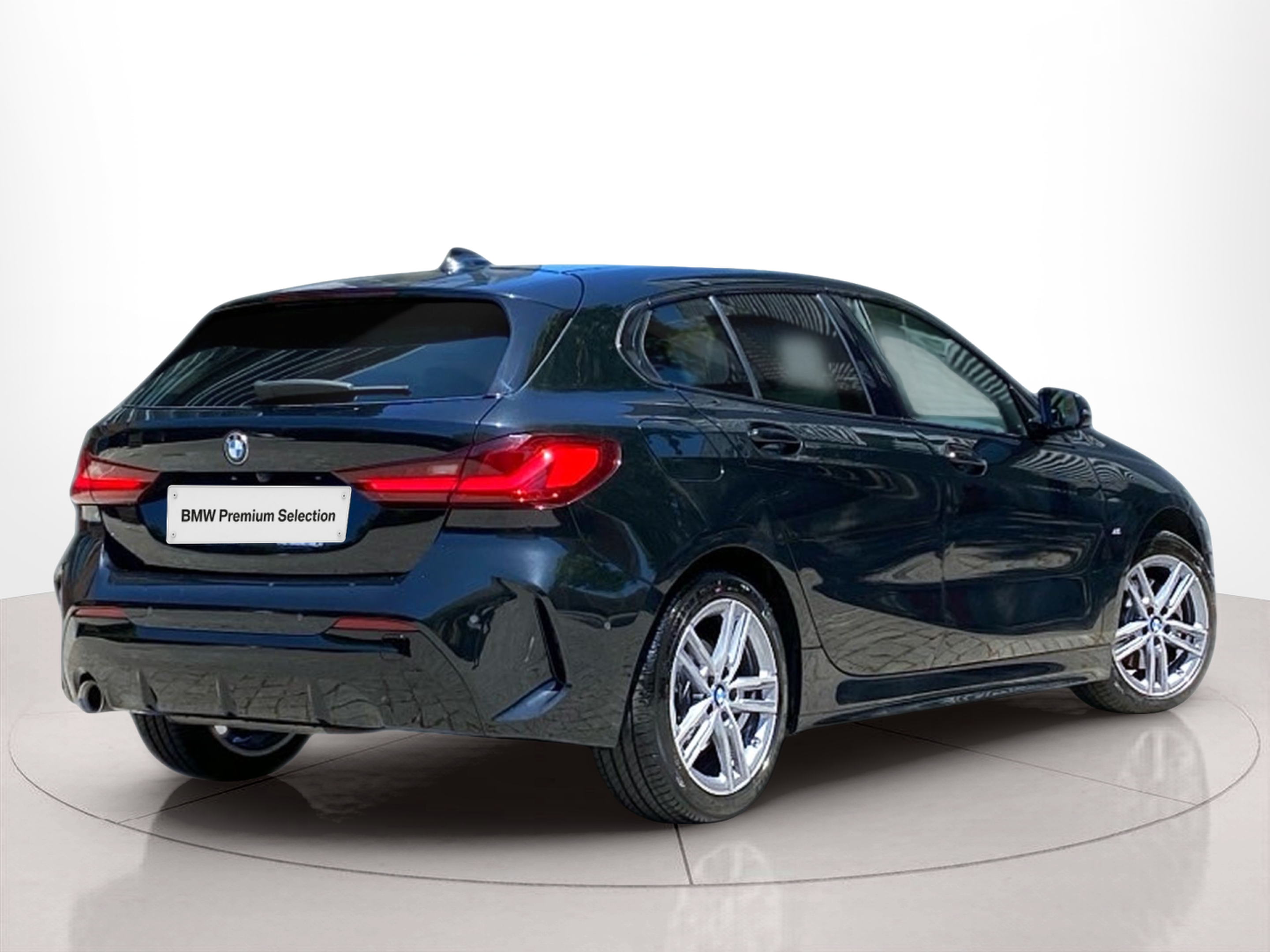 BMW Série 1 116d color Negro. Año 2024. 85KW(116CV). Diesel. En concesionario Caetano Baviera Lisboa de Lisboa