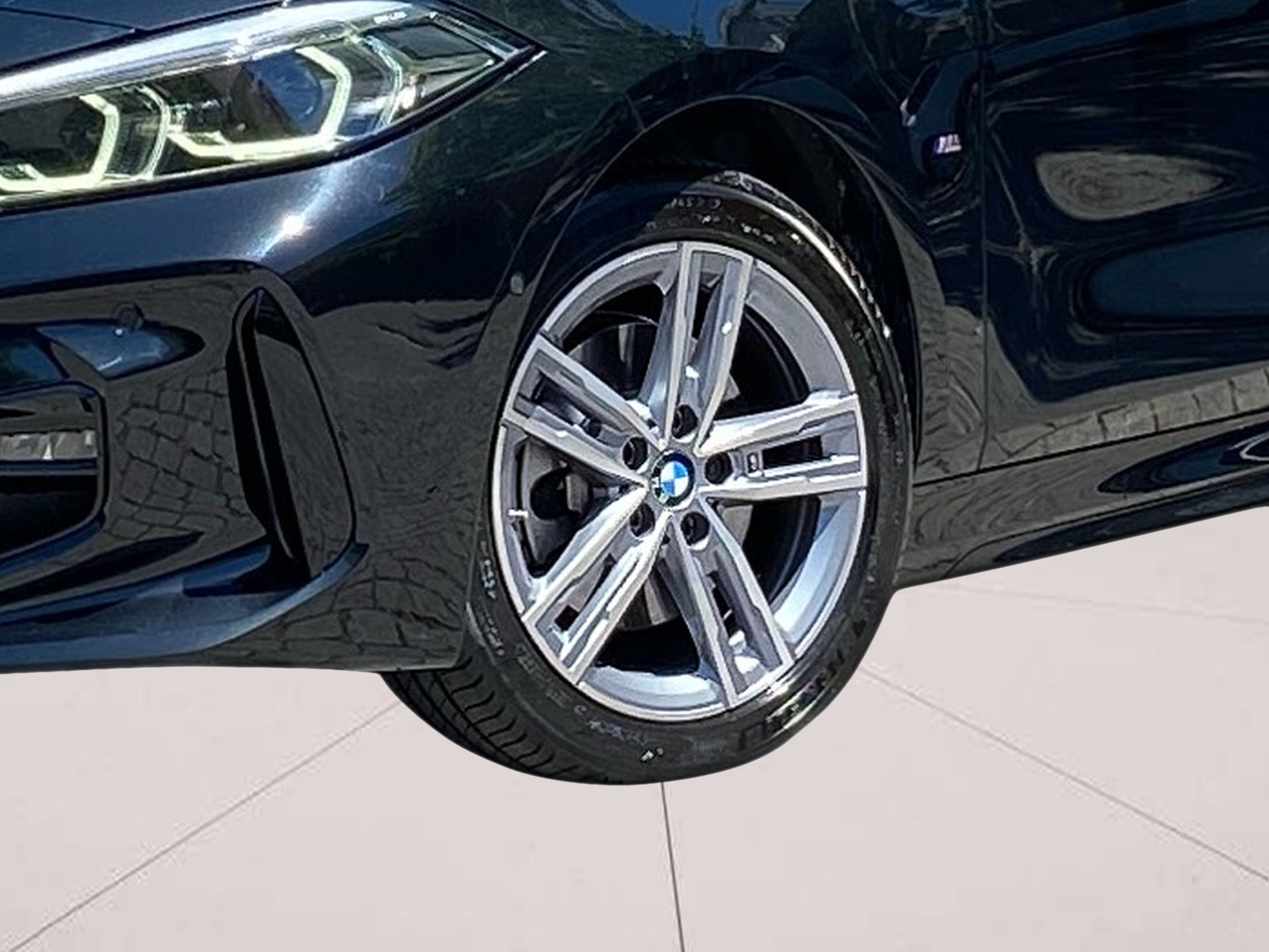 BMW Série 1 116d color Negro. Año 2024. 85KW(116CV). Diesel. En concesionario Caetano Baviera Lisboa de Lisboa