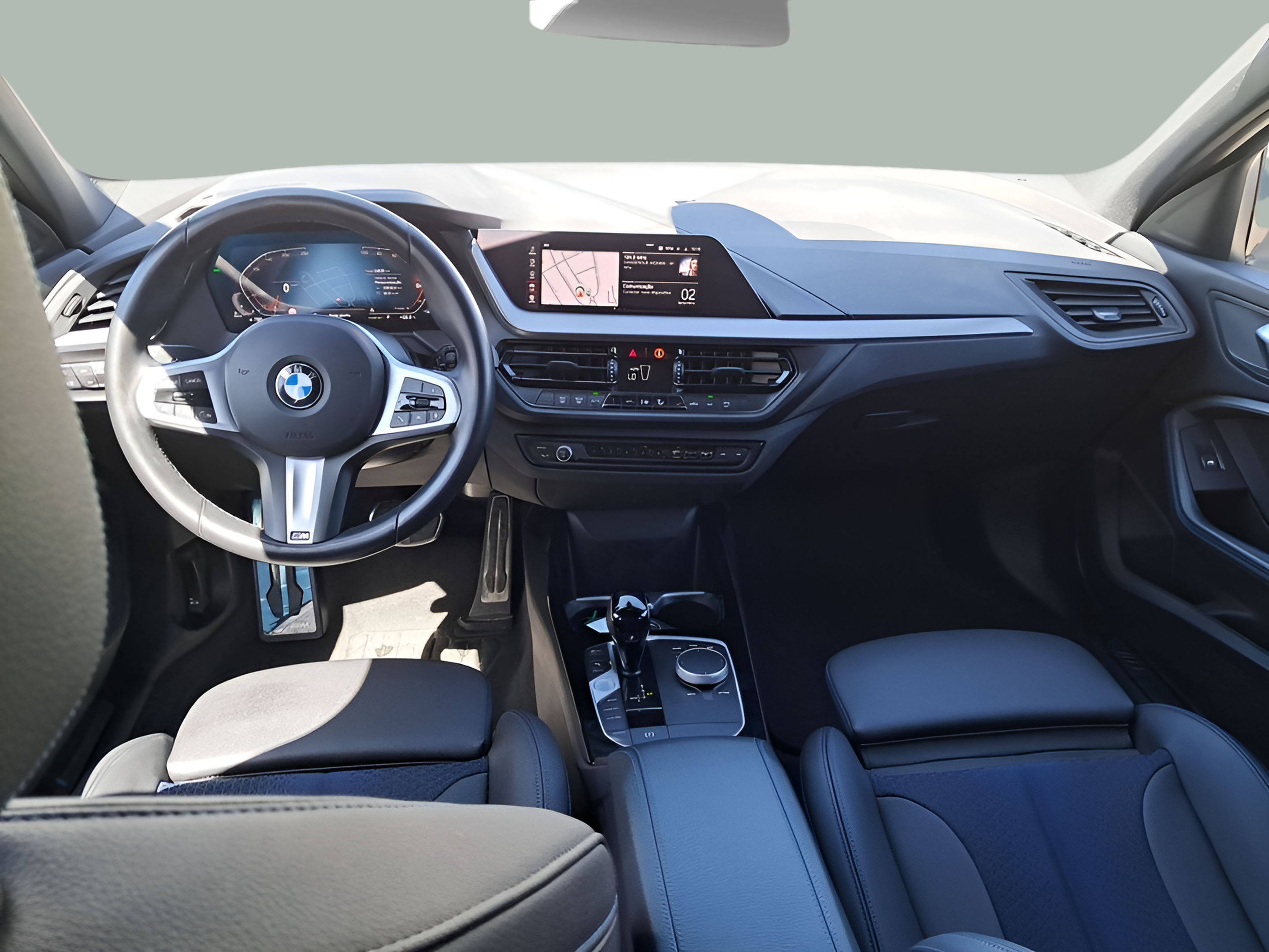 BMW Série 1 116d color Gris. Año 2024. 85KW(116CV). Diesel. En concesionario Caetano Baviera Portimão de Portimão
