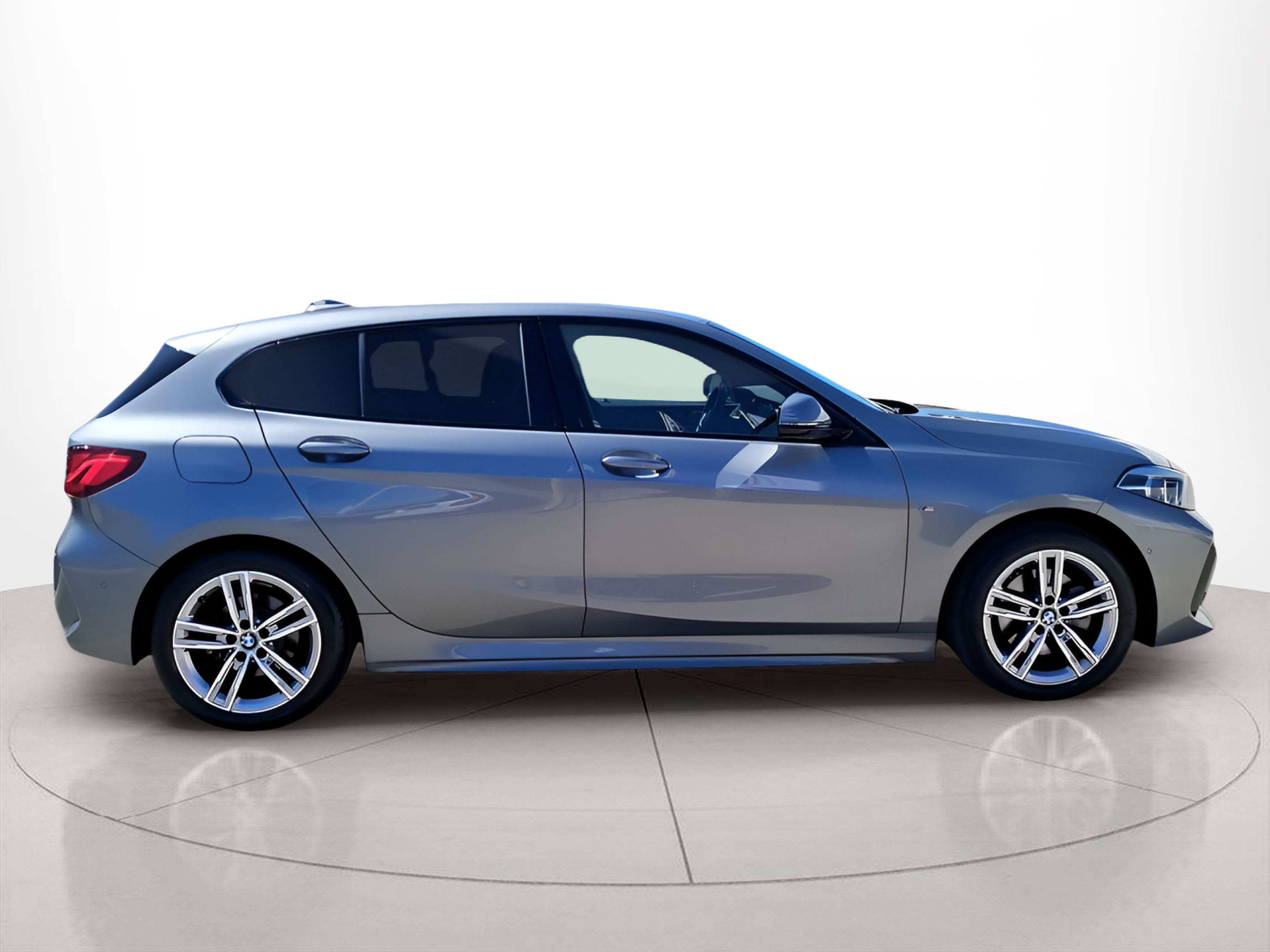 BMW Série 1 116d color Gris. Año 2024. 85KW(116CV). Diesel. En concesionario Caetano Baviera Portimão de Portimão