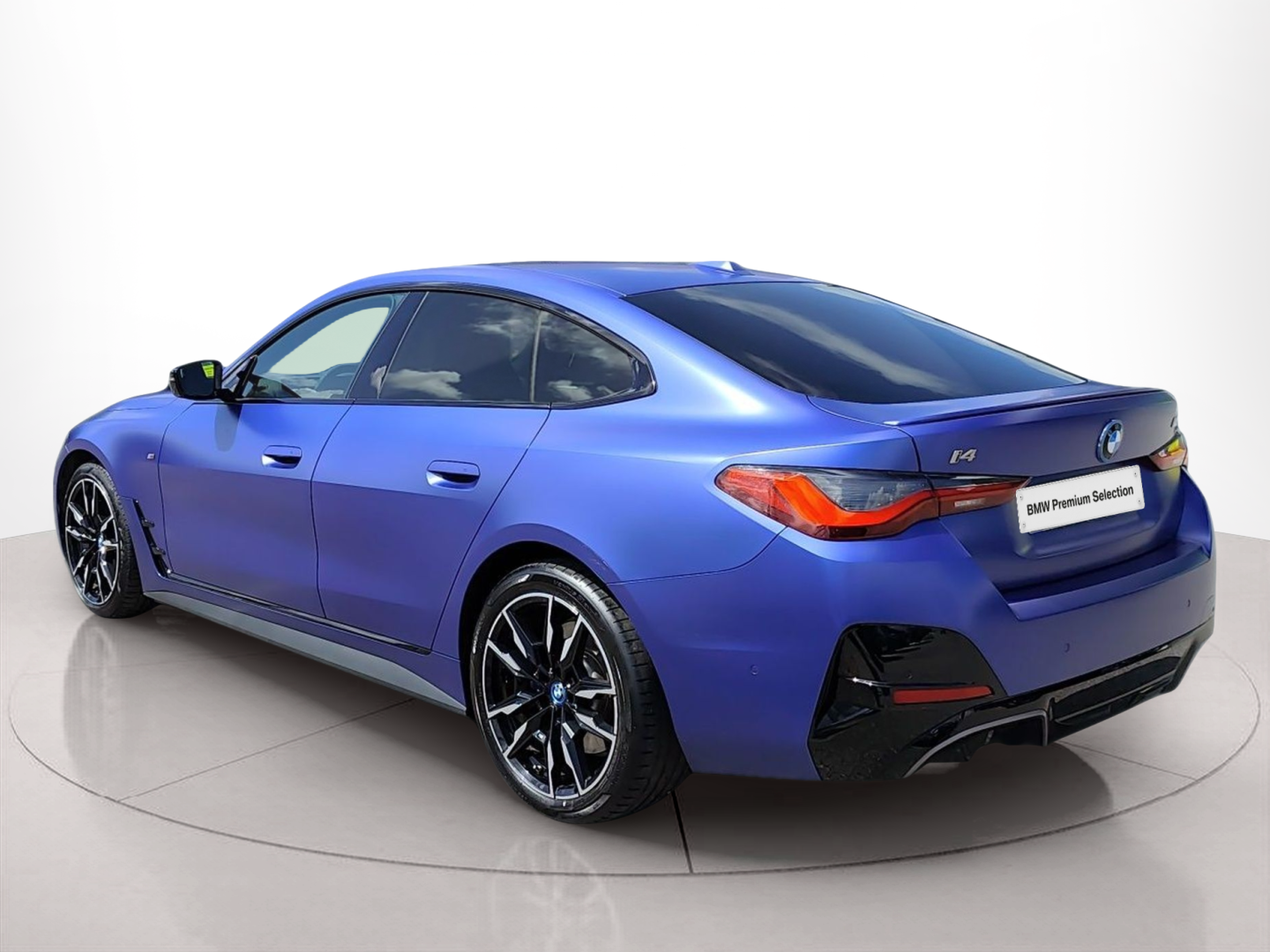 BMW i4 i4 M50 color Azul. Año 2022. 400KW(544CV). Elétrico. En concesionario Caetano Baviera Aveiro de Aveiro