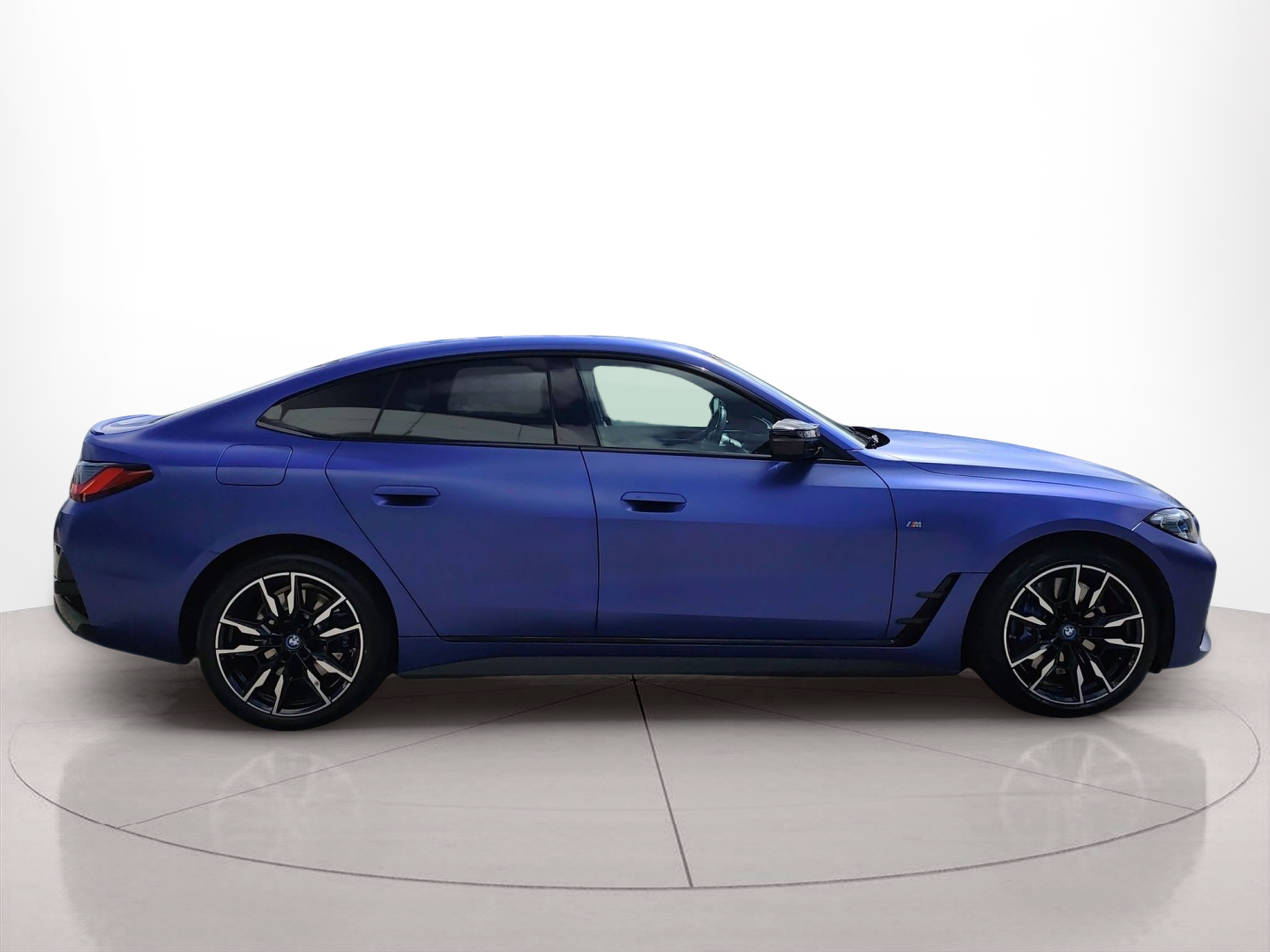 BMW i4 i4 M50 color Azul. Año 2022. 400KW(544CV). Elétrico. En concesionario Caetano Baviera Aveiro de Aveiro