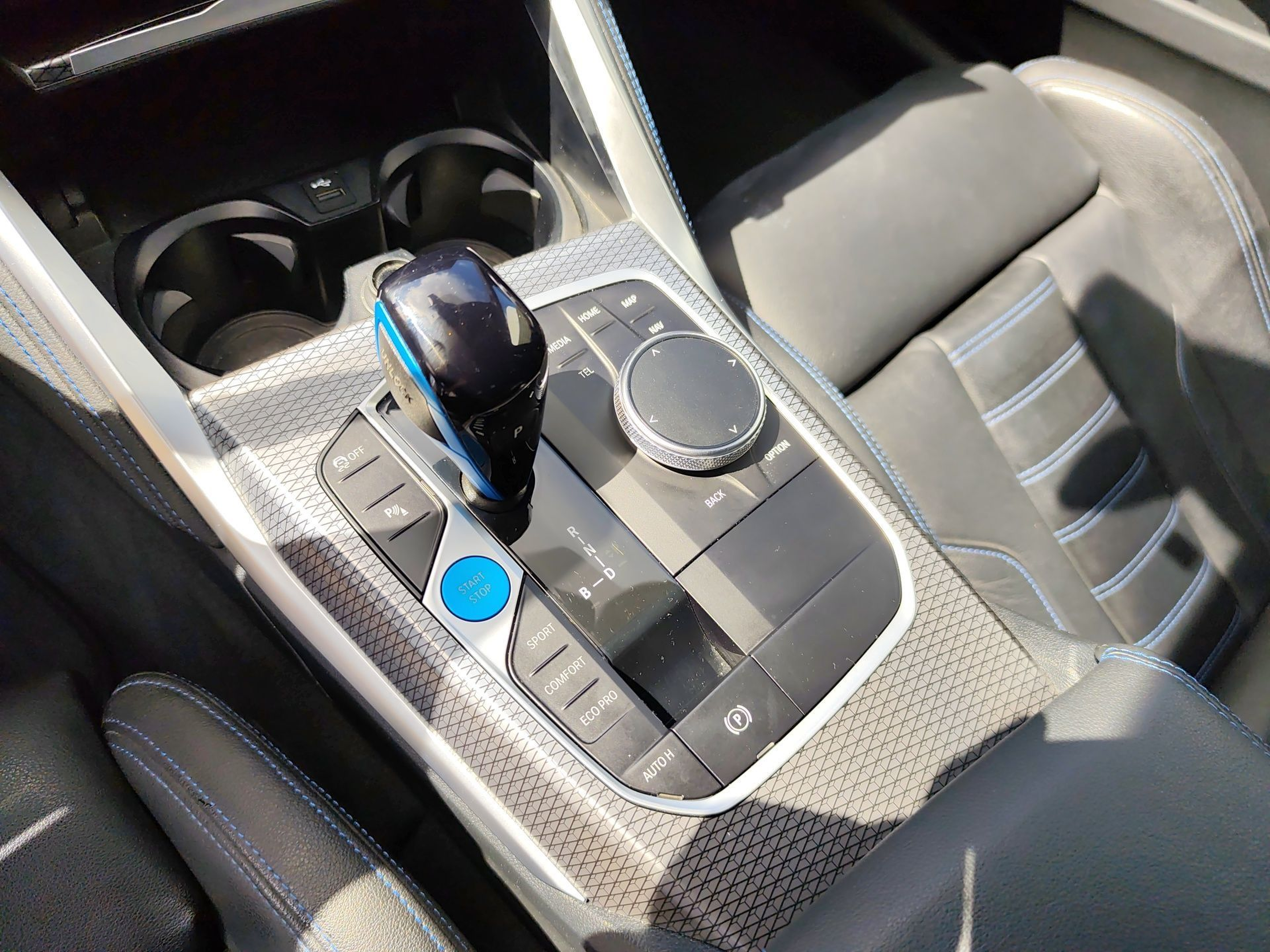 BMW i4 i4 M50 color Azul. Año 2022. 400KW(544CV). Elétrico. En concesionario Caetano Baviera Aveiro de Aveiro