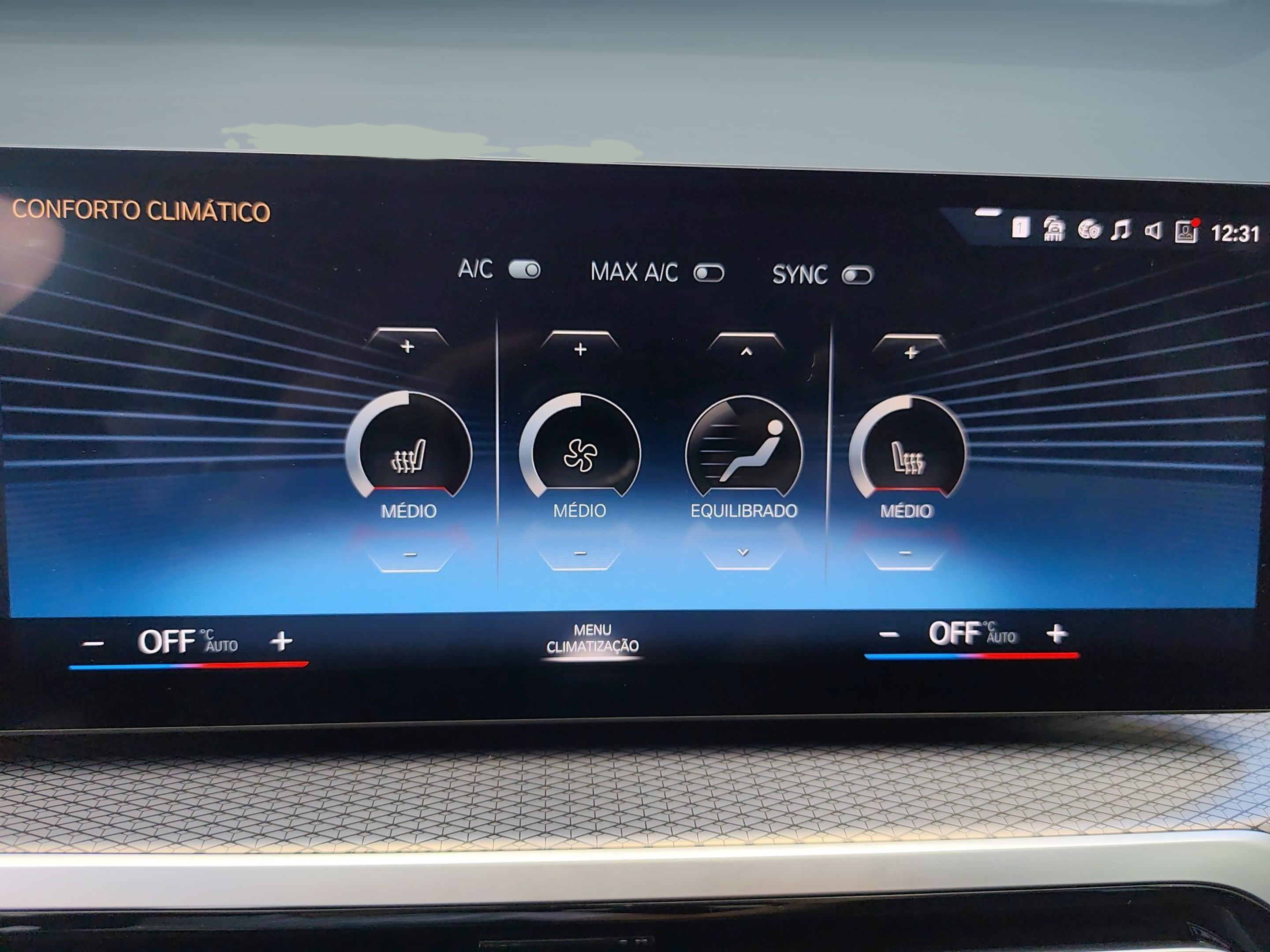 BMW i4 i4 M50 color Azul. Año 2022. 400KW(544CV). Elétrico. En concesionario Caetano Baviera Aveiro de Aveiro