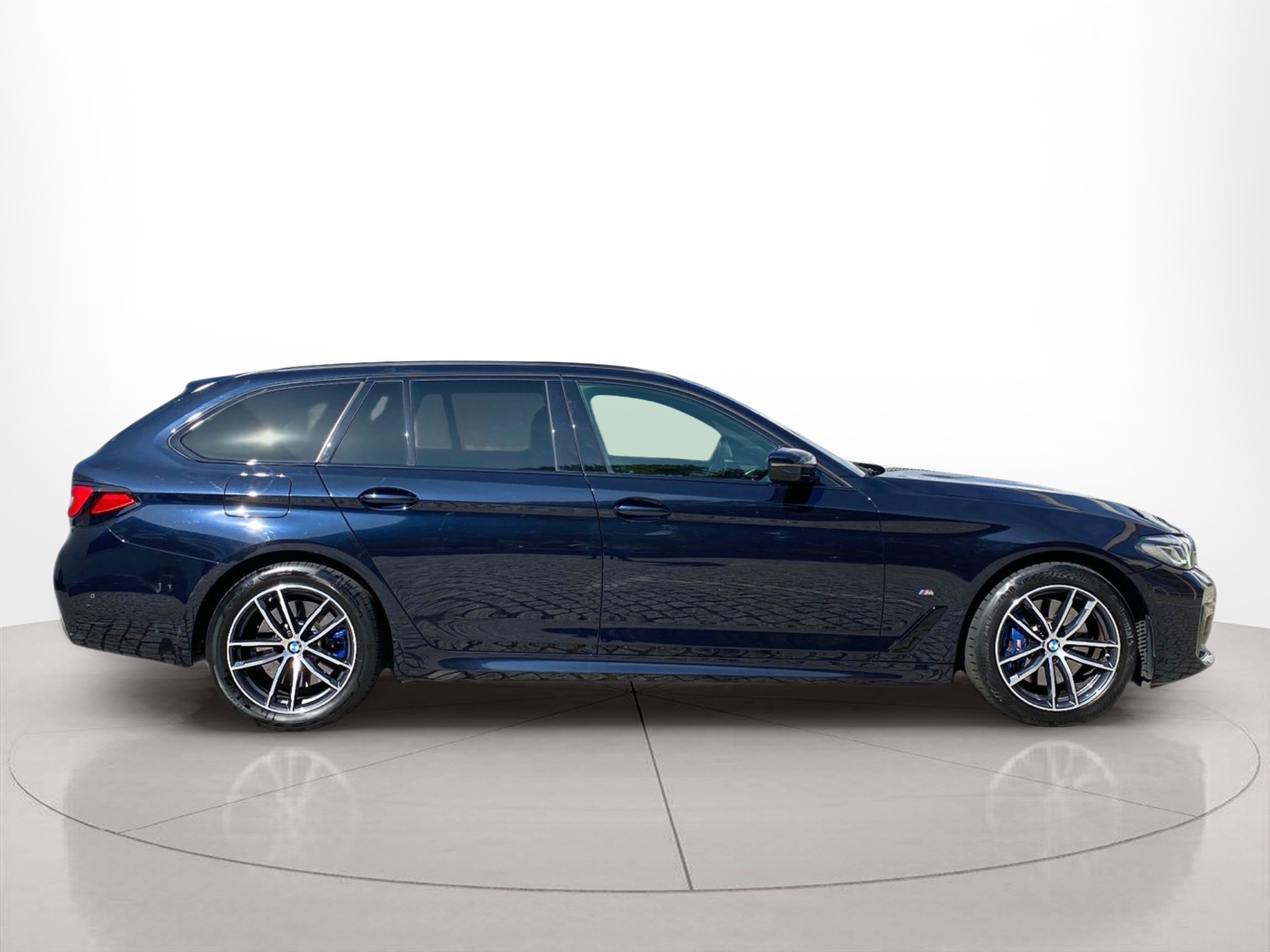 Fotos de BMW Série 5 530e Touring color Negro. Año 2021. 215KW(292CV). Elétrico / Gasolina Híbrido. En concesionario Caetano Baviera Lisboa de Lisboa
