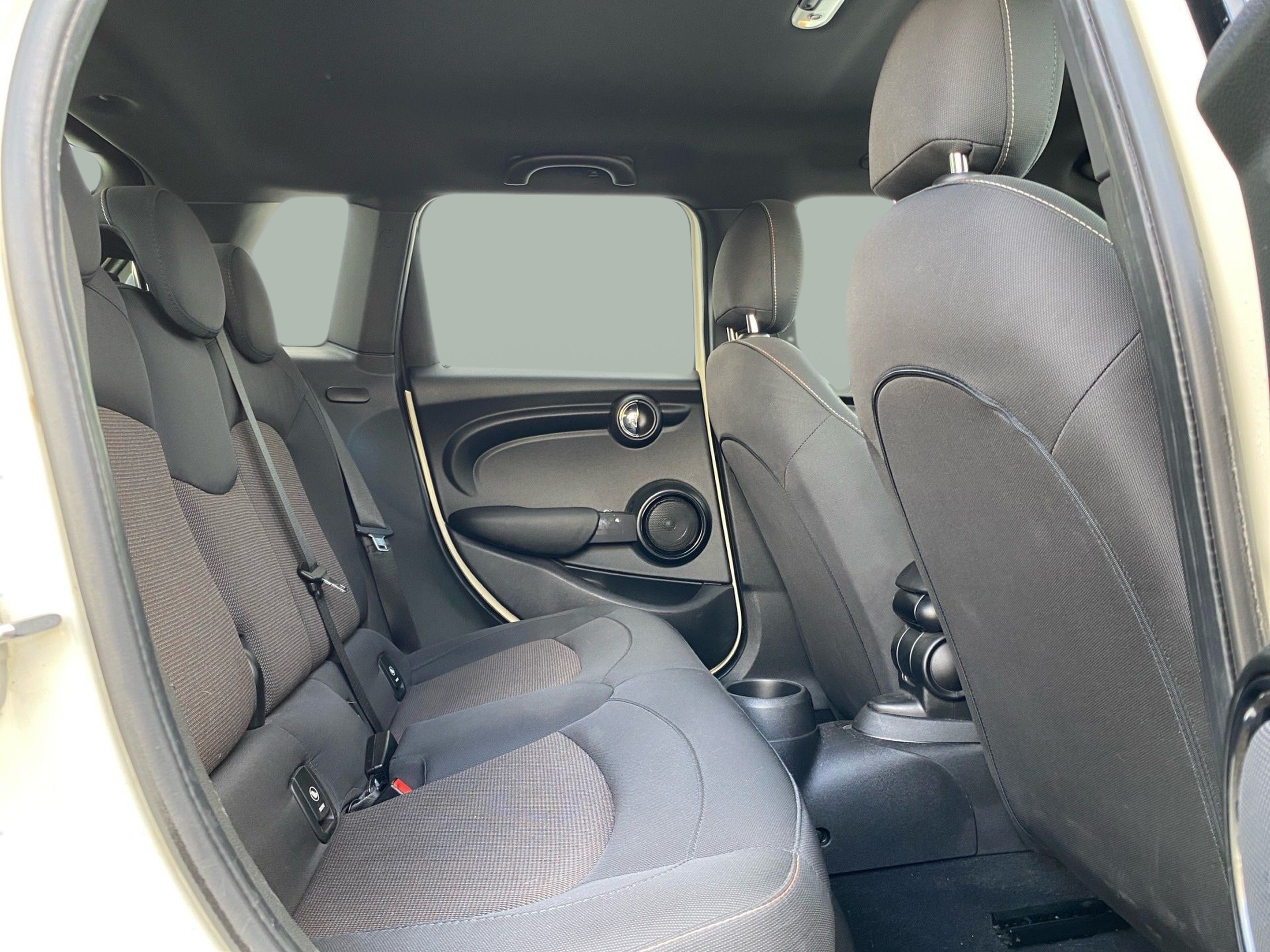 fotoG 8 del MINI MINI Cooper 5 Portas D 70 kW (95 CV) 95cv Diesel de 2019 em Vila Nova de Gaia