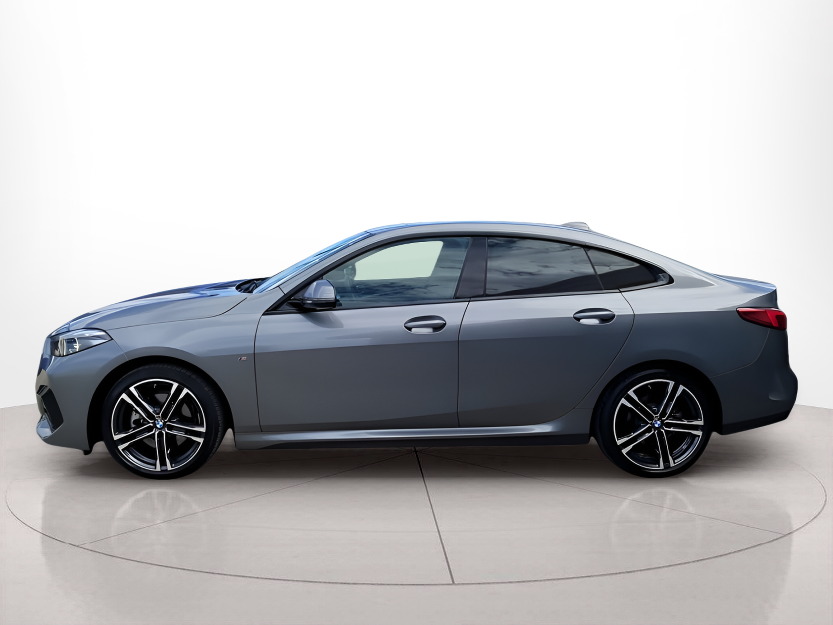 Fotos de BMW Série 2 216d Gran Coupe color Gris. Año 2024. 85KW(116CV). Diesel. En concesionario Caetano Portimão de Portimão