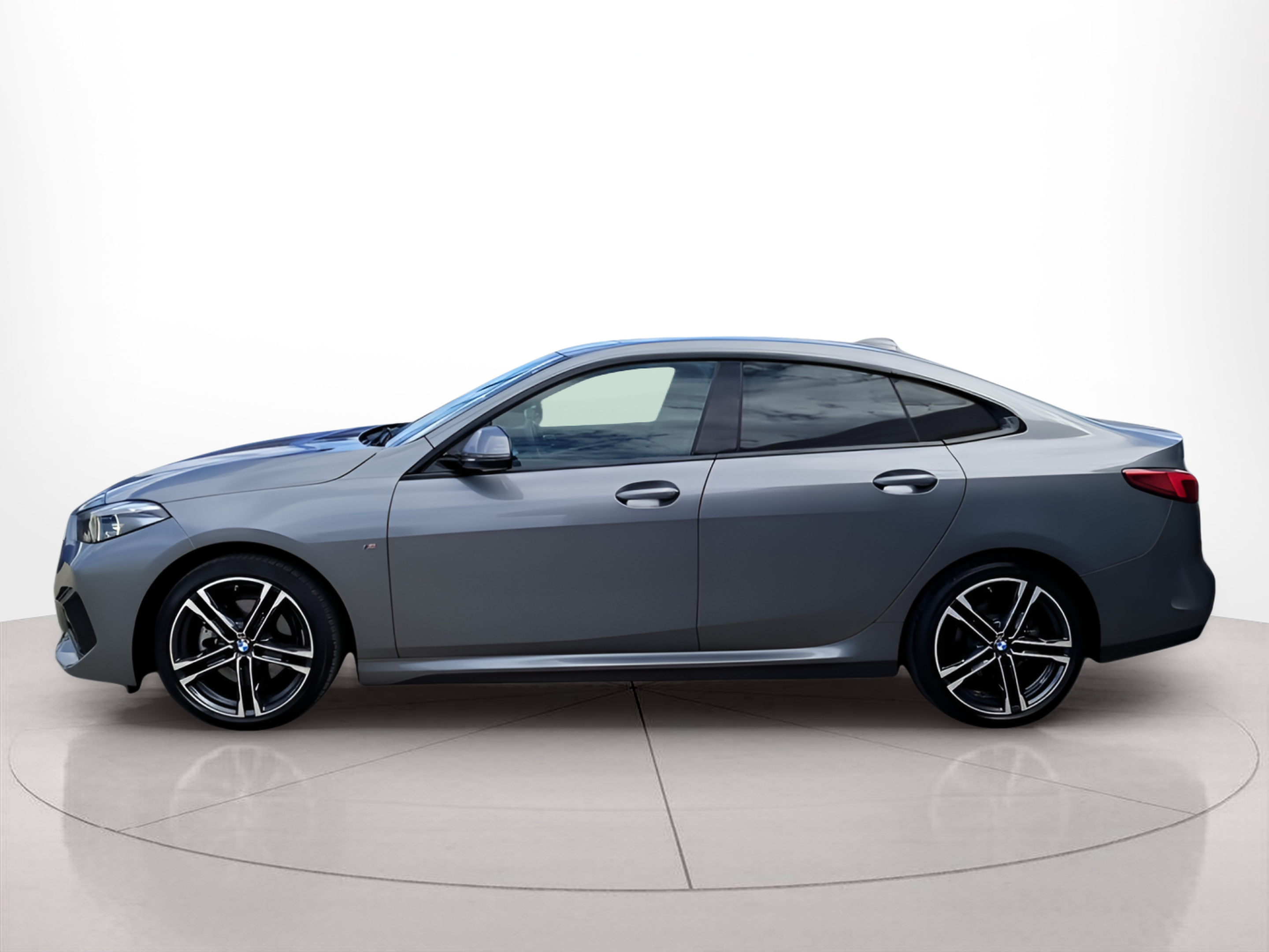 Fotos de BMW Série 2 216d Gran Coupe color Gris. Año 2024. 85KW(116CV). Diesel. En concesionario Caetano Portimão de Portimão