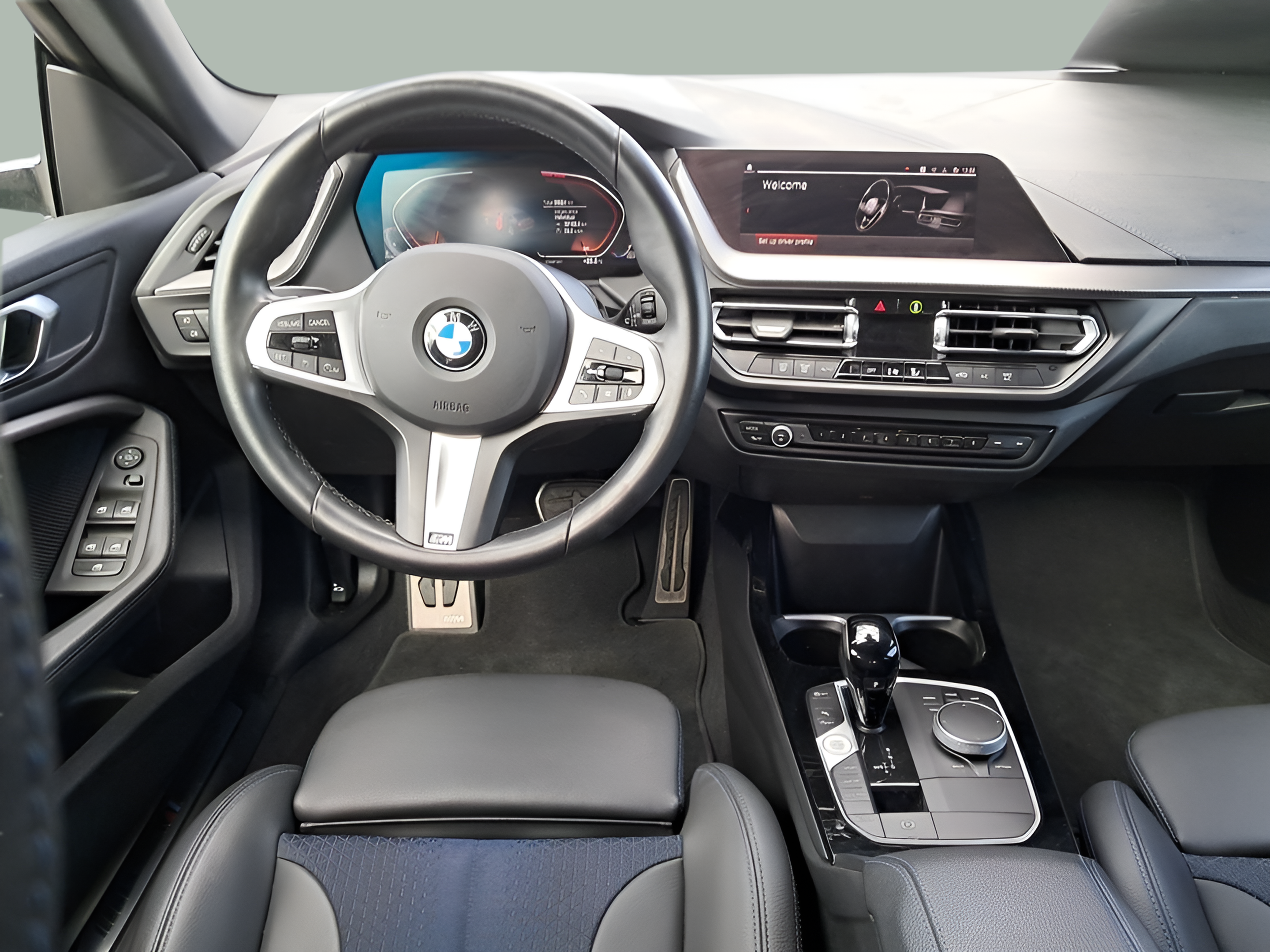 BMW Série 2 216d Gran Coupe color Gris. Año 2024. 85KW(116CV). Diesel. En concesionario Caetano Portimão de Portimão