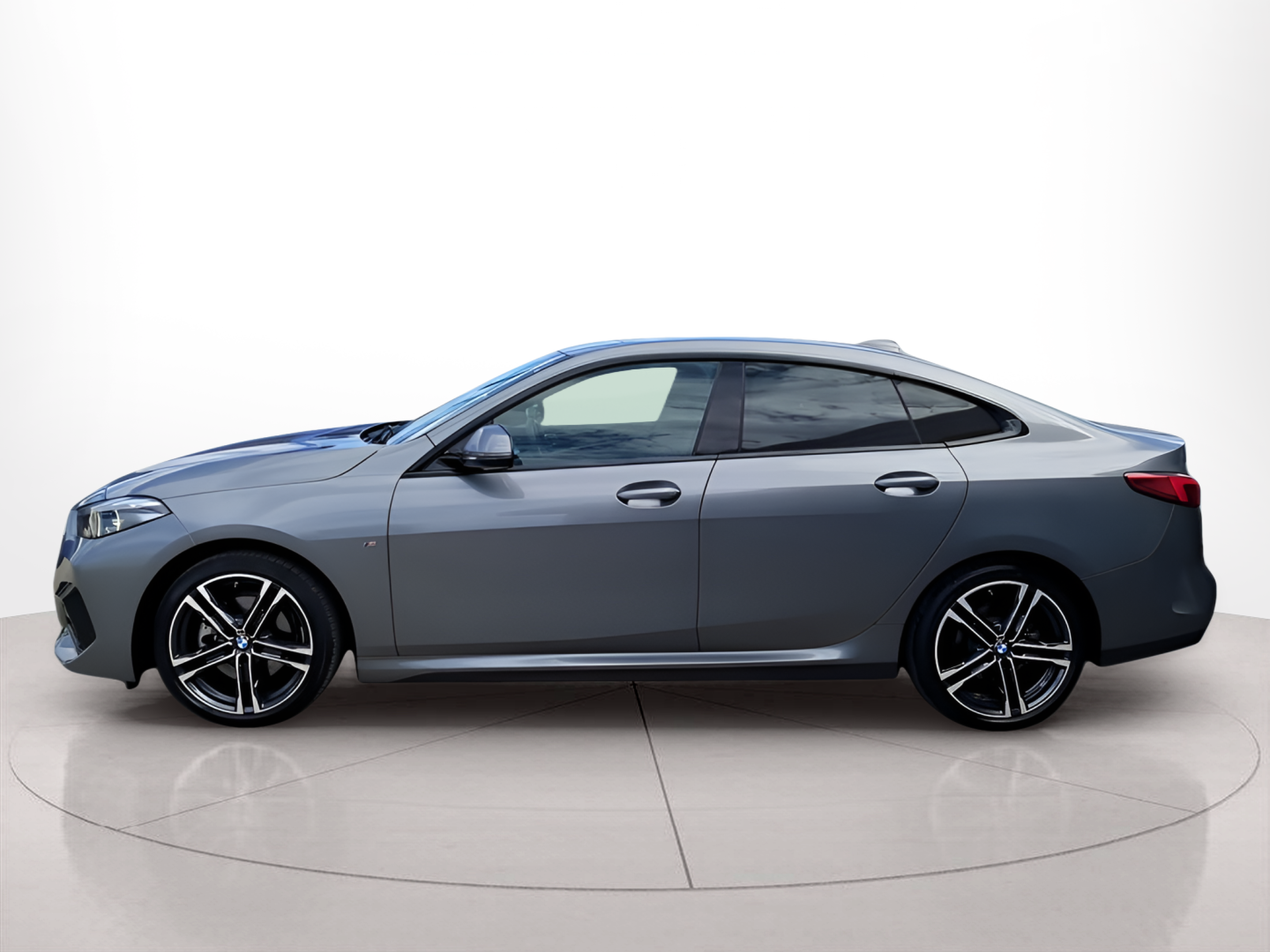 Fotos de BMW Série 2 216d Gran Coupe color Gris. Año 2024. 85KW(116CV). Diesel. En concesionario Caetano Baviera Portimão de Portimão