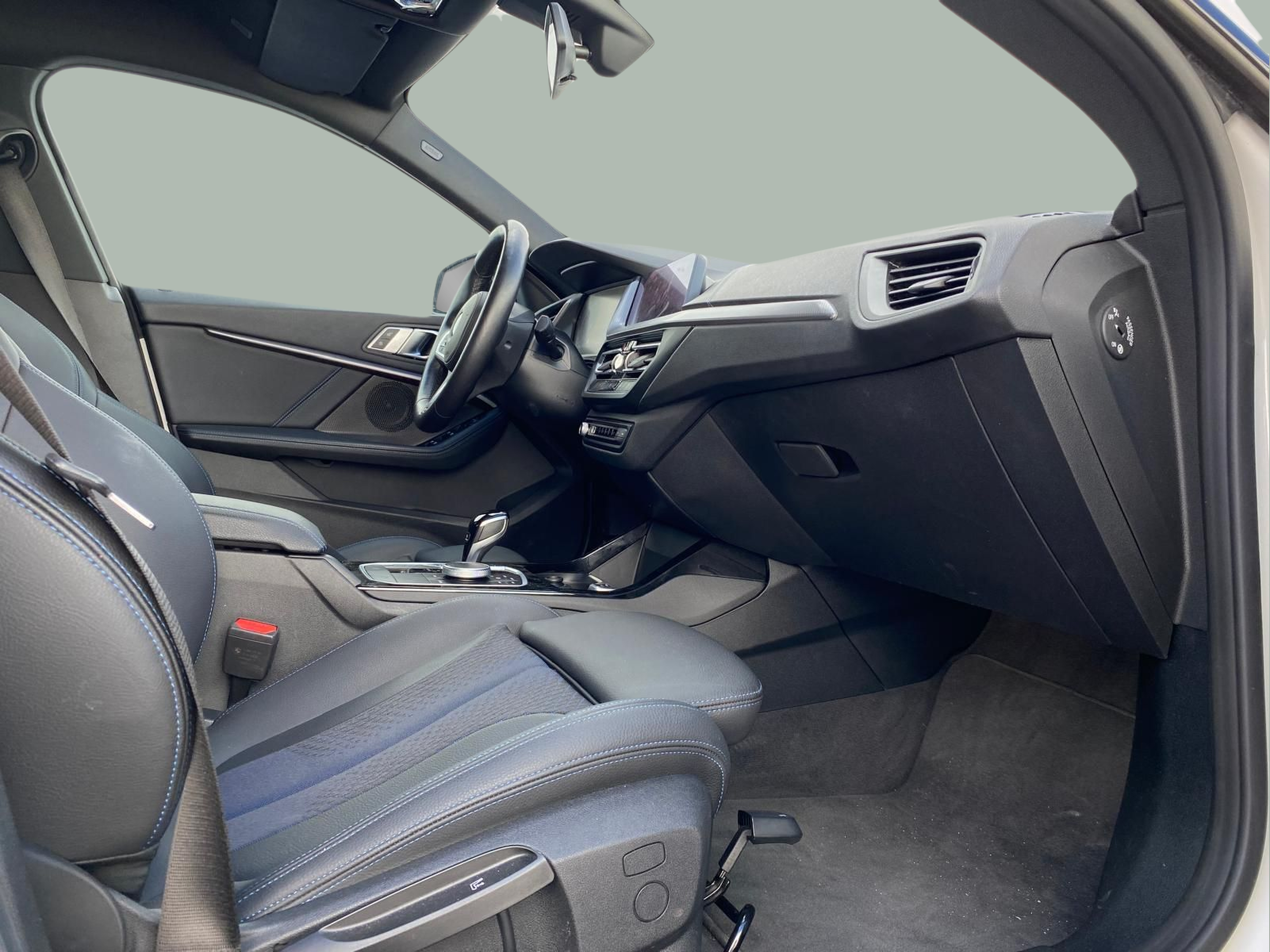 BMW Série 2 216d Gran Coupe color Blanco. Año 2020. 85KW(116CV). Diesel. En concesionario Caetano Baviera Cascais de Cascais