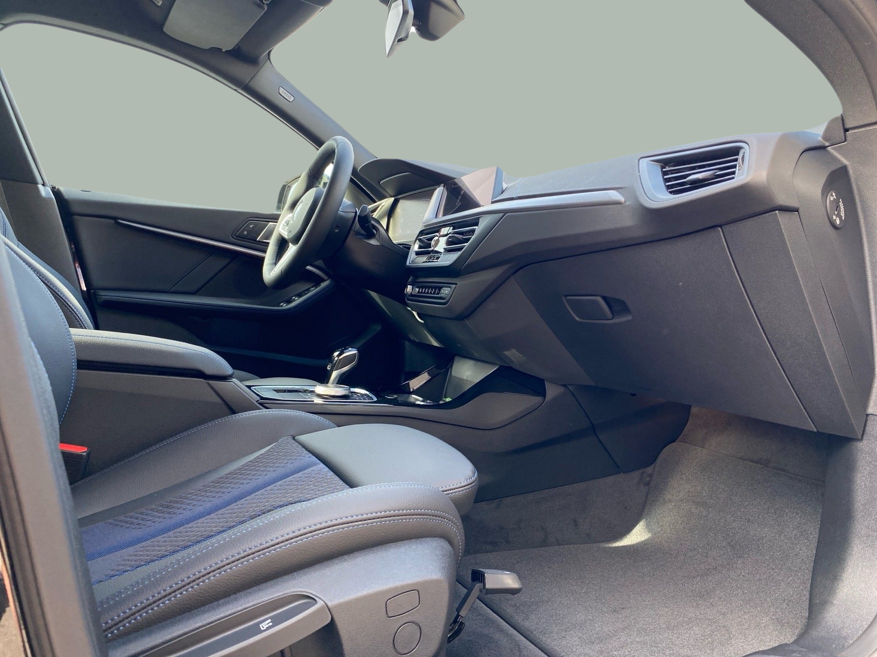 BMW Série 2 216d Gran Coupe color Negro. Año 2024. 85KW(116CV). Diesel. En concesionario Caetano Baviera Lisboa de Lisboa