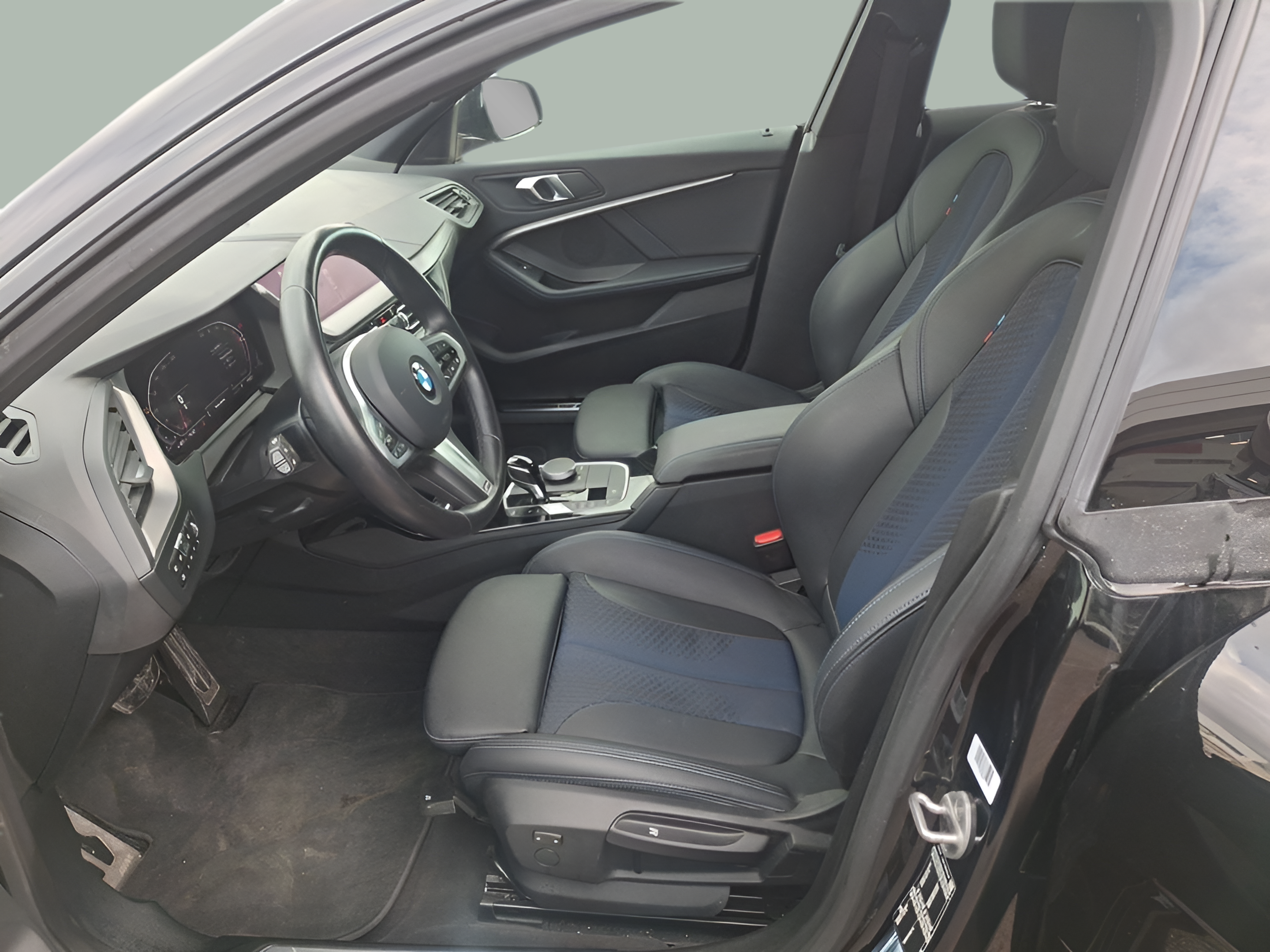 BMW Série 2 216d Gran Coupe color Negro. Año 2024. 85KW(116CV). Diesel. En concesionario Caetano Portimão de Portimão