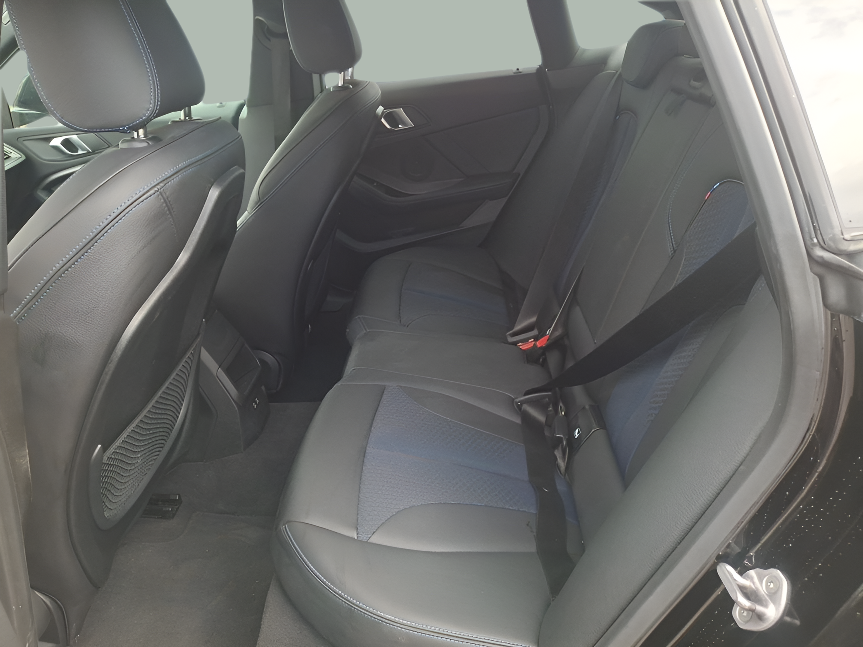 BMW Série 2 216d Gran Coupe color Negro. Año 2024. 85KW(116CV). Diesel. En concesionario Caetano Portimão de Portimão