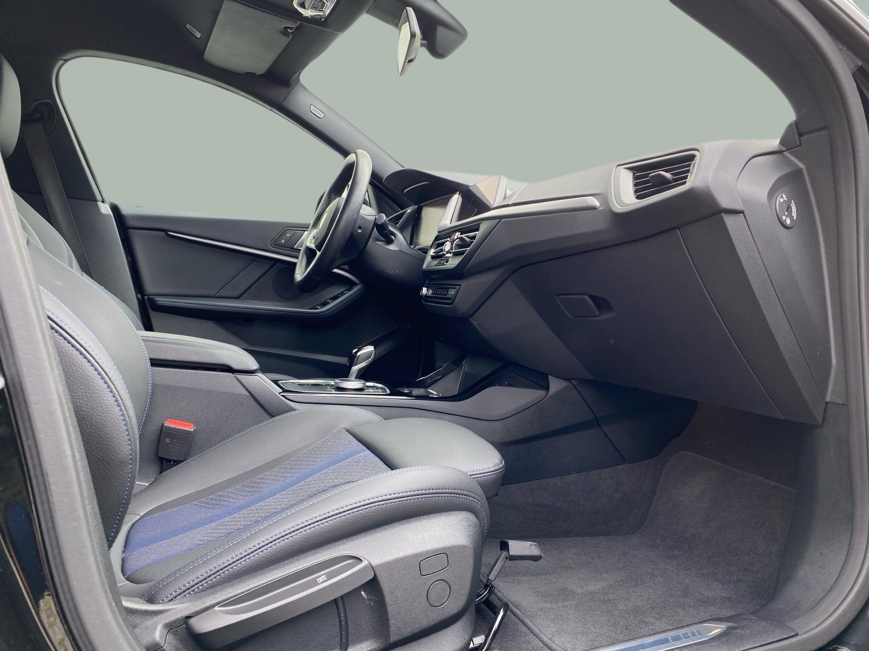 BMW Série 2 216d Gran Coupe color Negro. Año 2024. 85KW(116CV). Diesel. En concesionario Caetano Cascais de Cascais