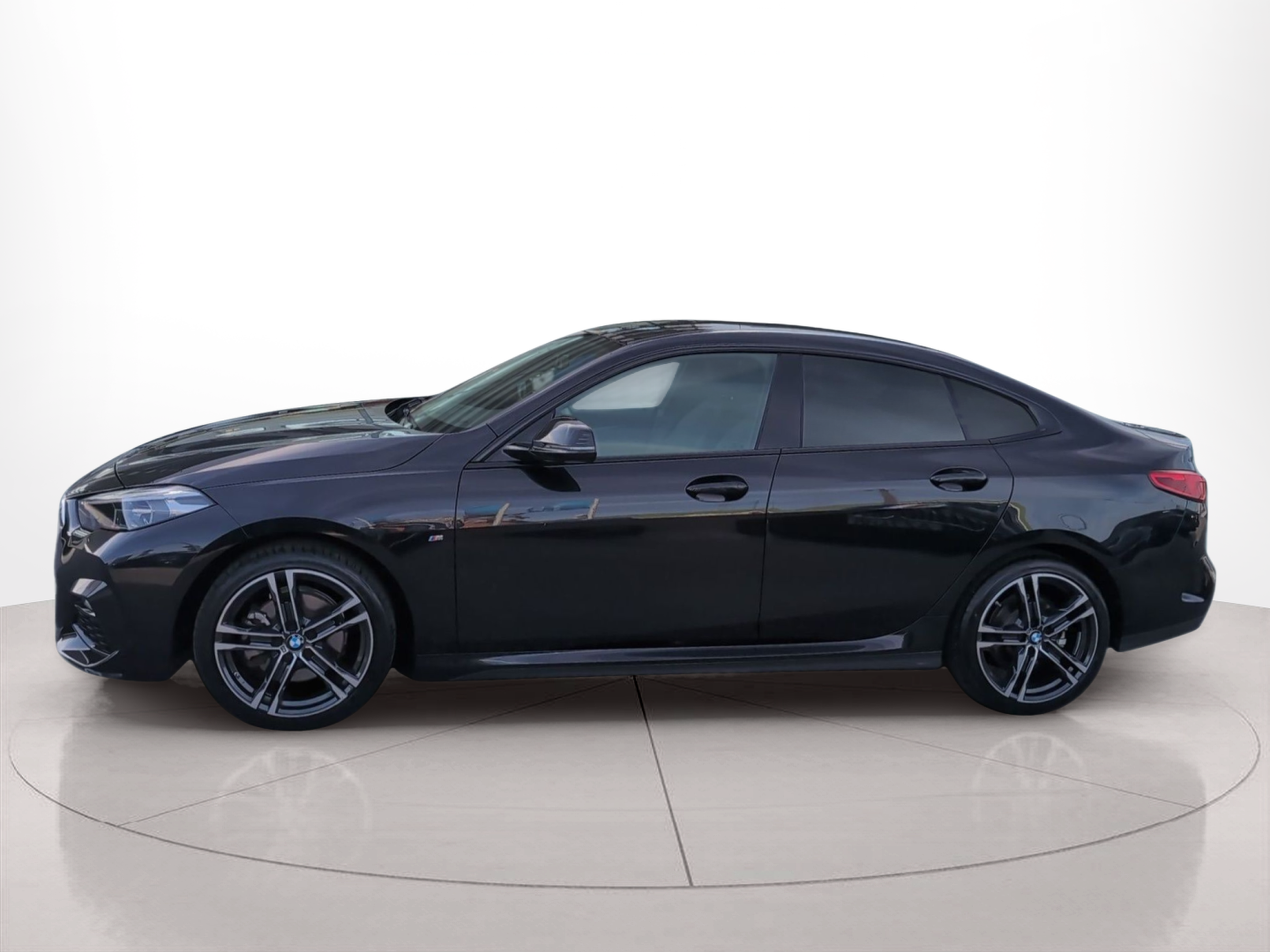 Fotos de BMW Série 2 216d Gran Coupe color Negro. Año 2024. 85KW(116CV). Diesel. En concesionario Caetano Baviera Aveiro de Aveiro