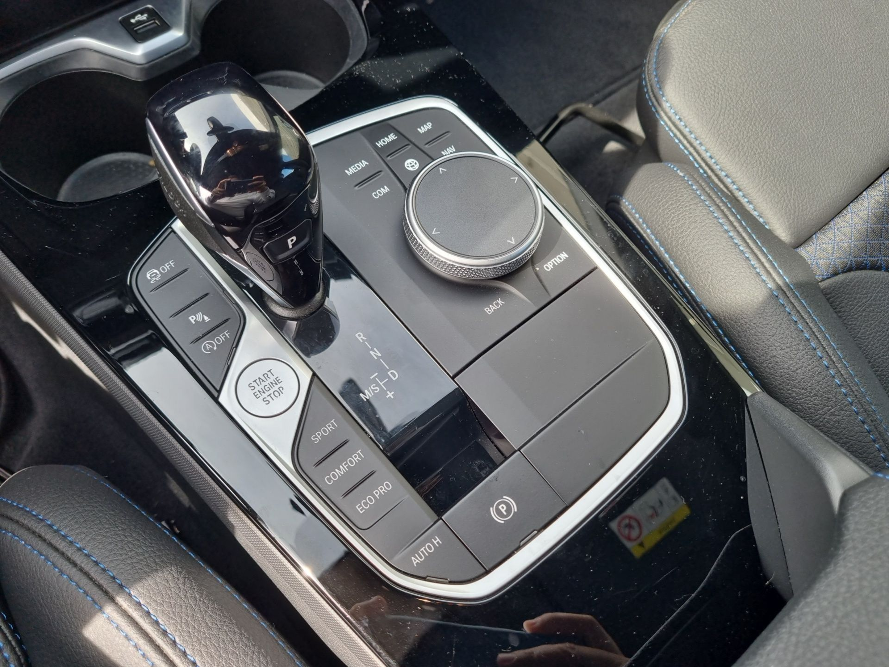 BMW Série 2 216d Gran Coupe color Gris Plata. Año 2024. 85KW(116CV). Diesel. En concesionario Caetano Baviera Santa Maria da Feira de Santa Maria da Feira