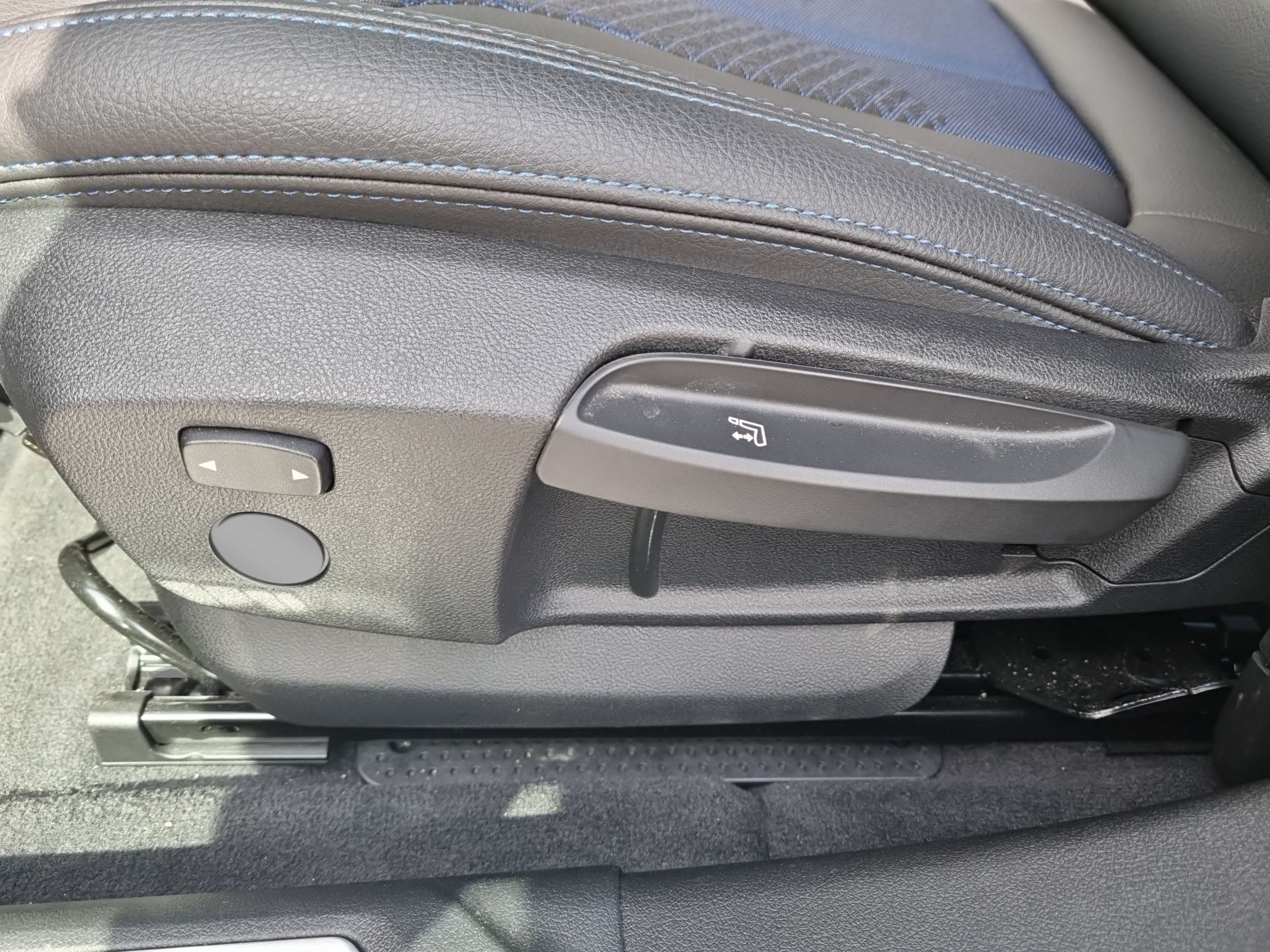 BMW Série 2 216d Gran Coupe color Gris Plata. Año 2024. 85KW(116CV). Diesel. En concesionario Caetano Baviera Santa Maria da Feira de Santa Maria da Feira