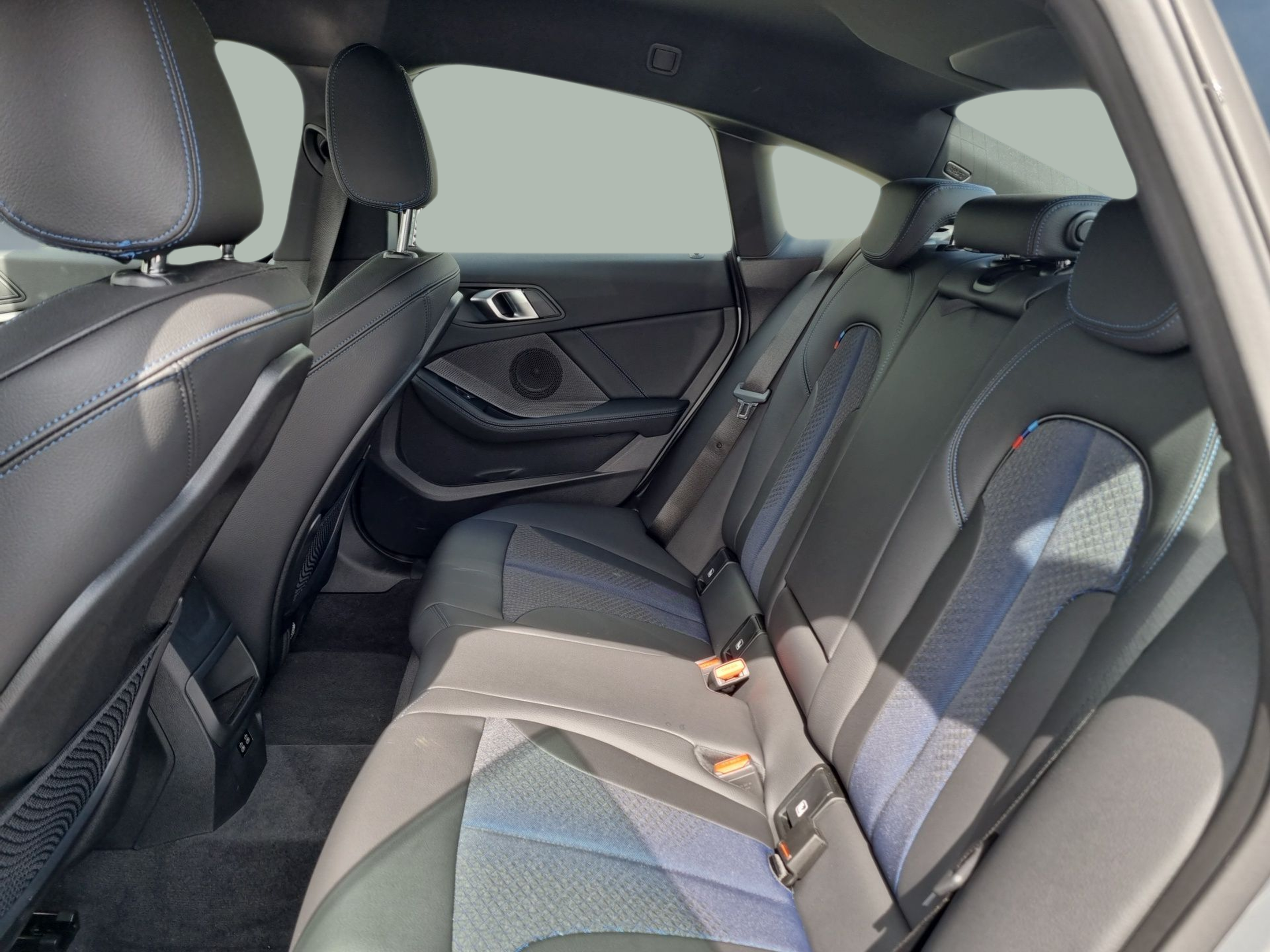 BMW Série 2 216d Gran Coupe color Gris Plata. Año 2024. 85KW(116CV). Diesel. En concesionario Caetano Baviera Santa Maria da Feira de Santa Maria da Feira