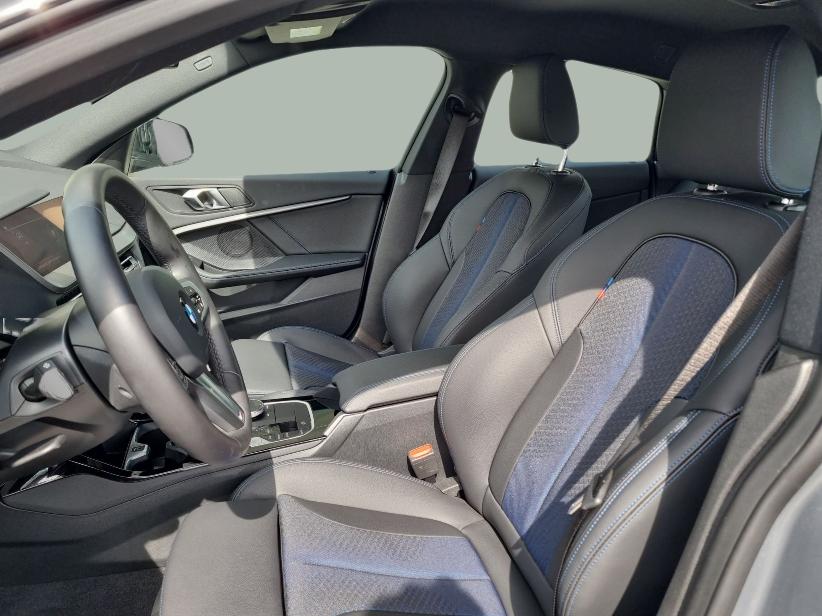 BMW Série 2 216d Gran Coupe color Gris Plata. Año 2024. 85KW(116CV). Diesel. En concesionario Caetano Baviera Santa Maria da Feira de Santa Maria da Feira