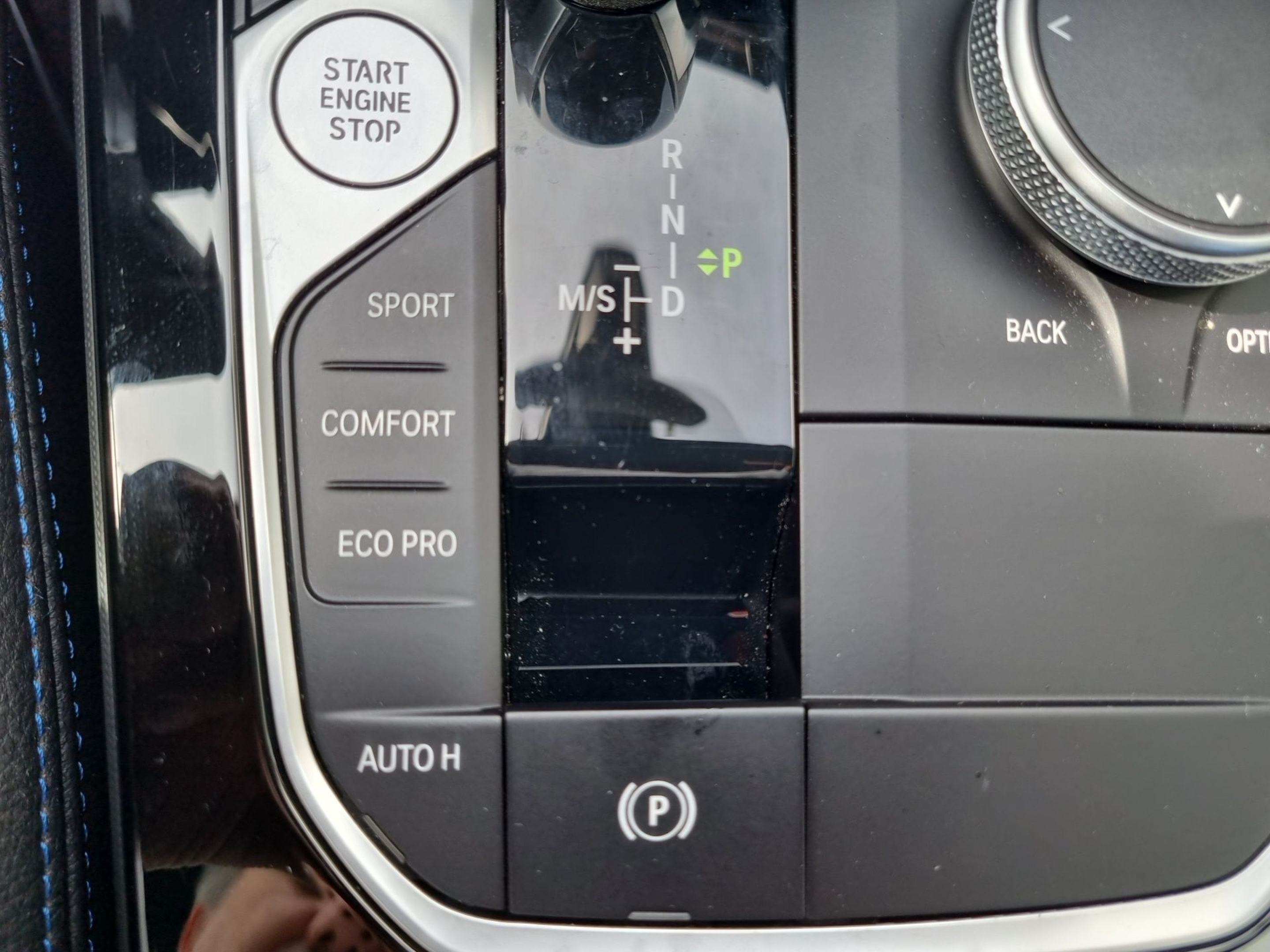 BMW Série 2 216d Gran Coupe color Gris Plata. Año 2024. 85KW(116CV). Diesel. En concesionario Caetano Baviera Santa Maria da Feira de Santa Maria da Feira