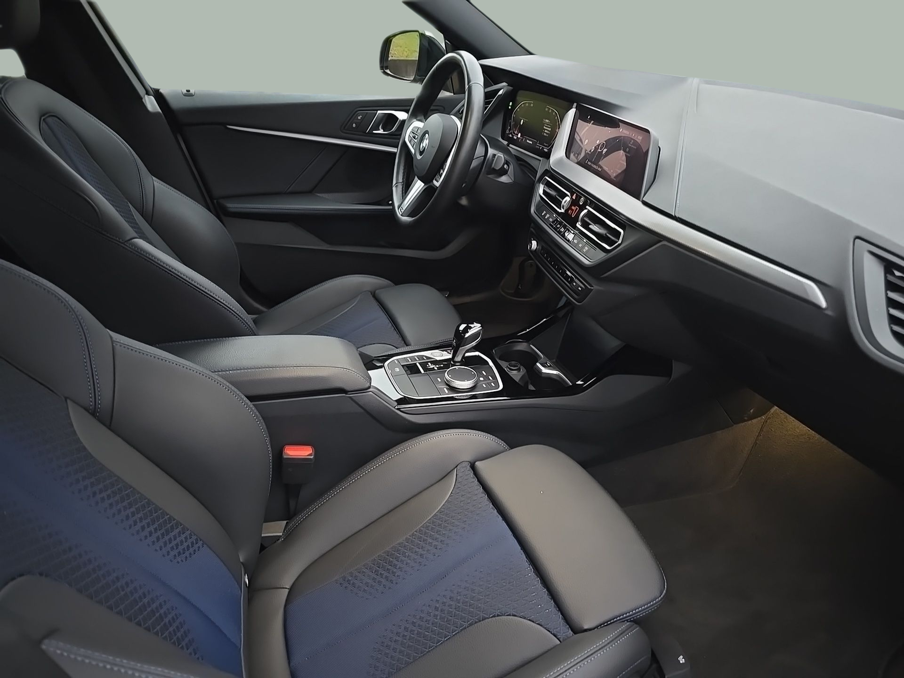 BMW Série 2 216d Gran Coupe color Gris. Año 2024. 85KW(116CV). Diesel. En concesionario Caetano Santa Maria da Feira de Santa Maria da Feira