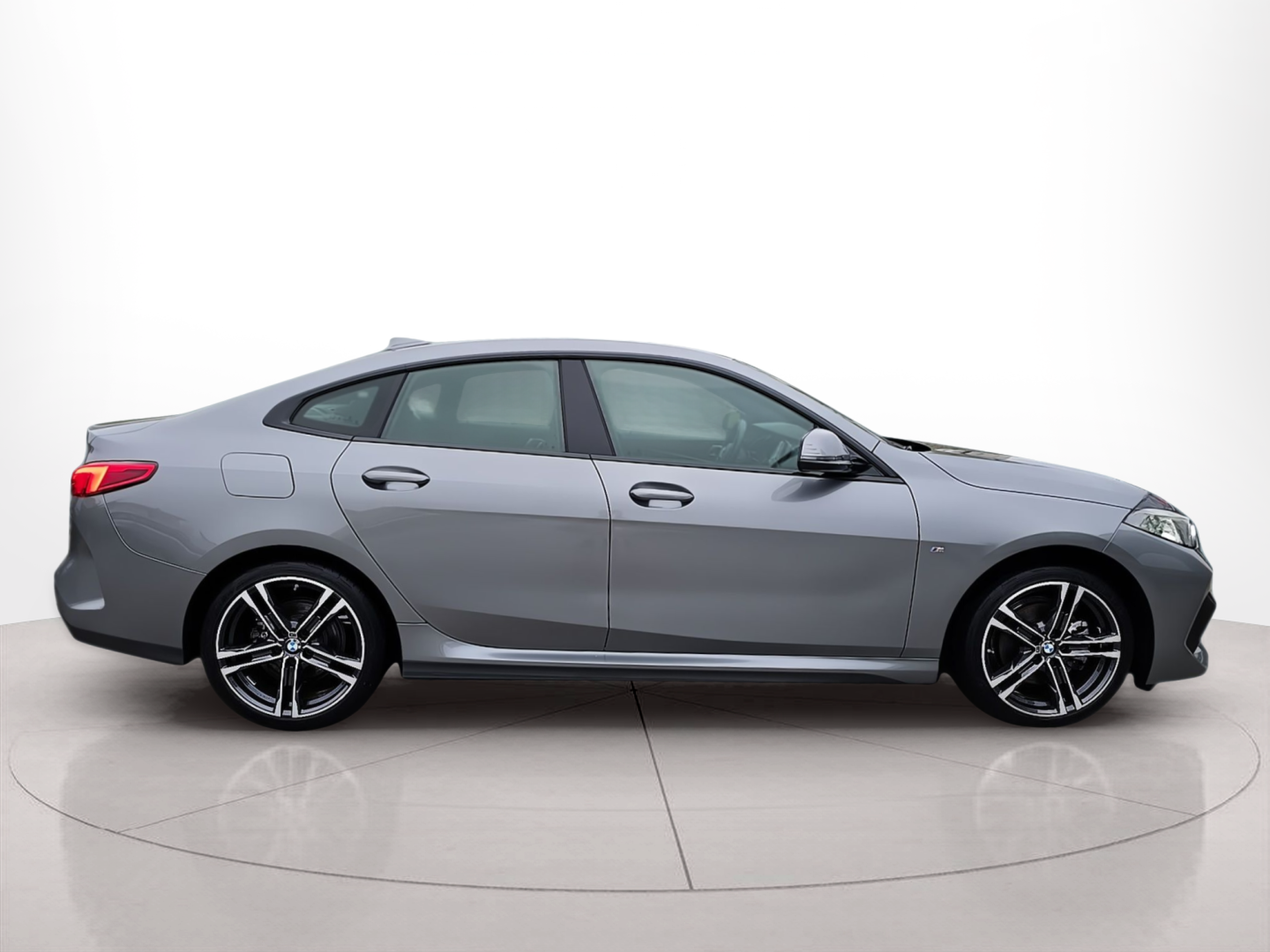 BMW Série 2 216d Gran Coupe color Gris. Año 2024. 85KW(116CV). Diesel. En concesionario Caetano Santa Maria da Feira de Santa Maria da Feira