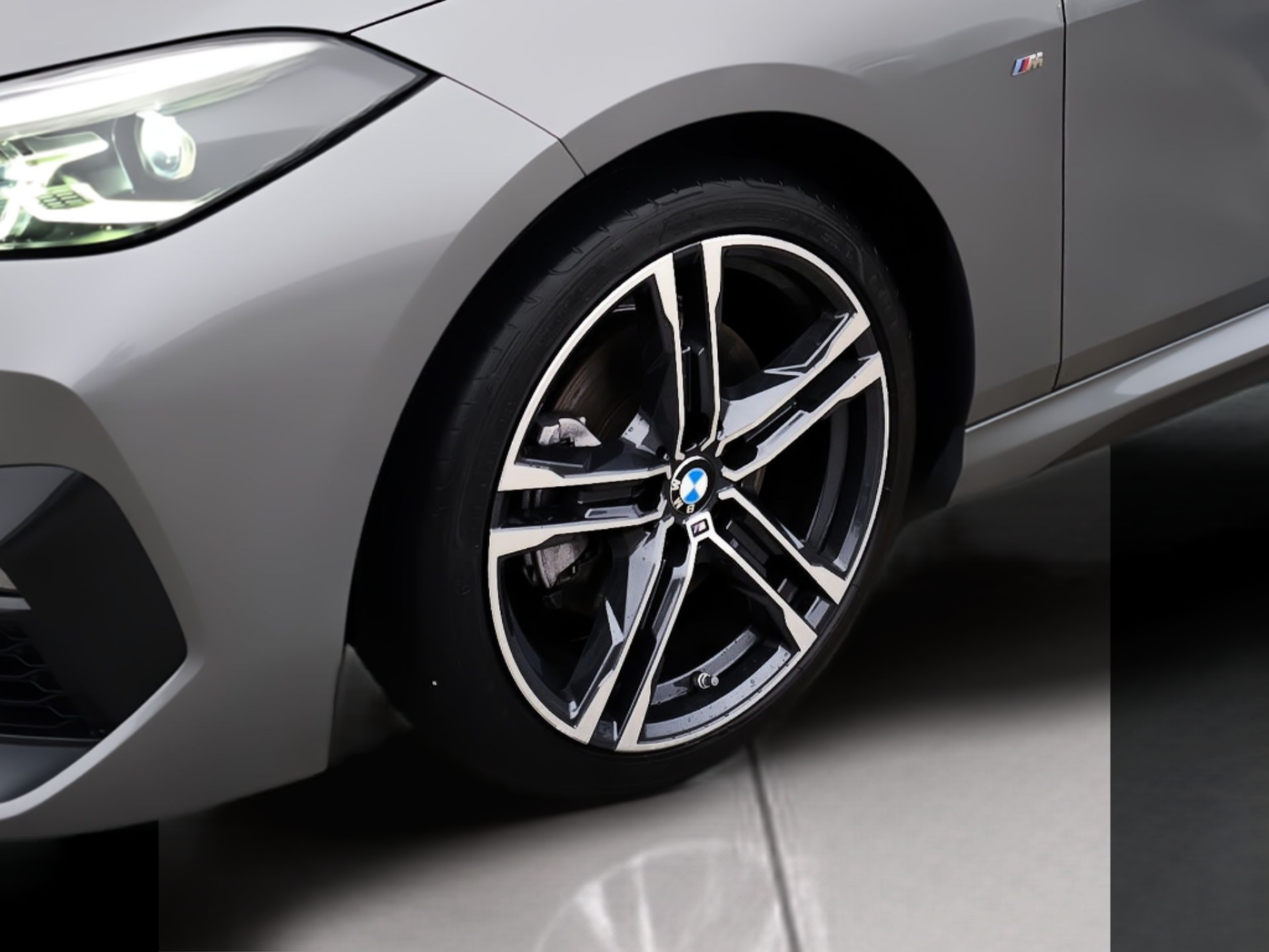 BMW Série 2 216d Gran Coupe color Gris. Año 2024. 85KW(116CV). Diesel. En concesionario Caetano Santa Maria da Feira de Santa Maria da Feira