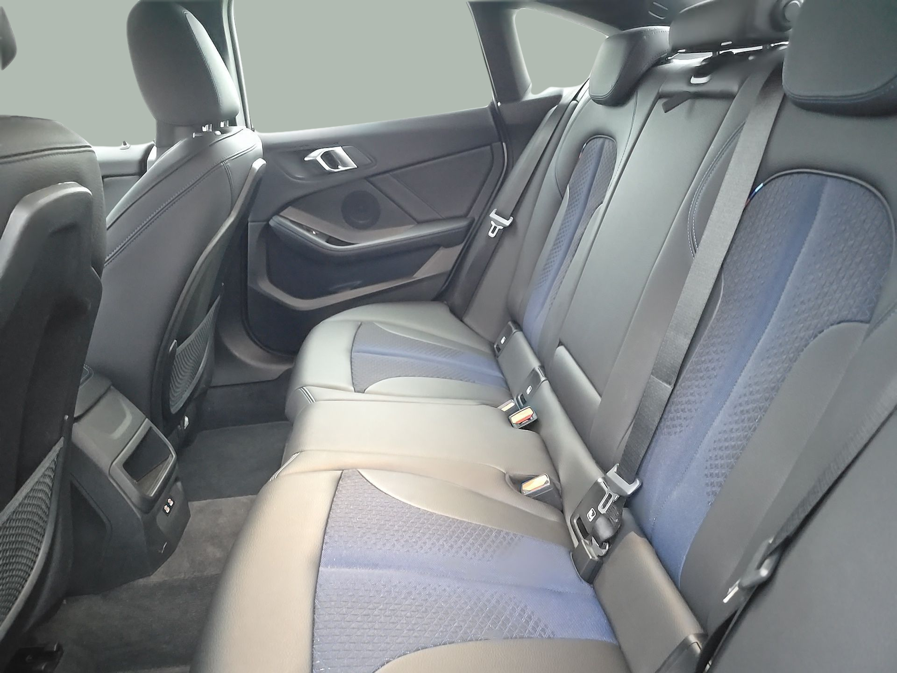 BMW Série 2 216d Gran Coupe color Gris. Año 2024. 85KW(116CV). Diesel. En concesionario Caetano Santa Maria da Feira de Santa Maria da Feira