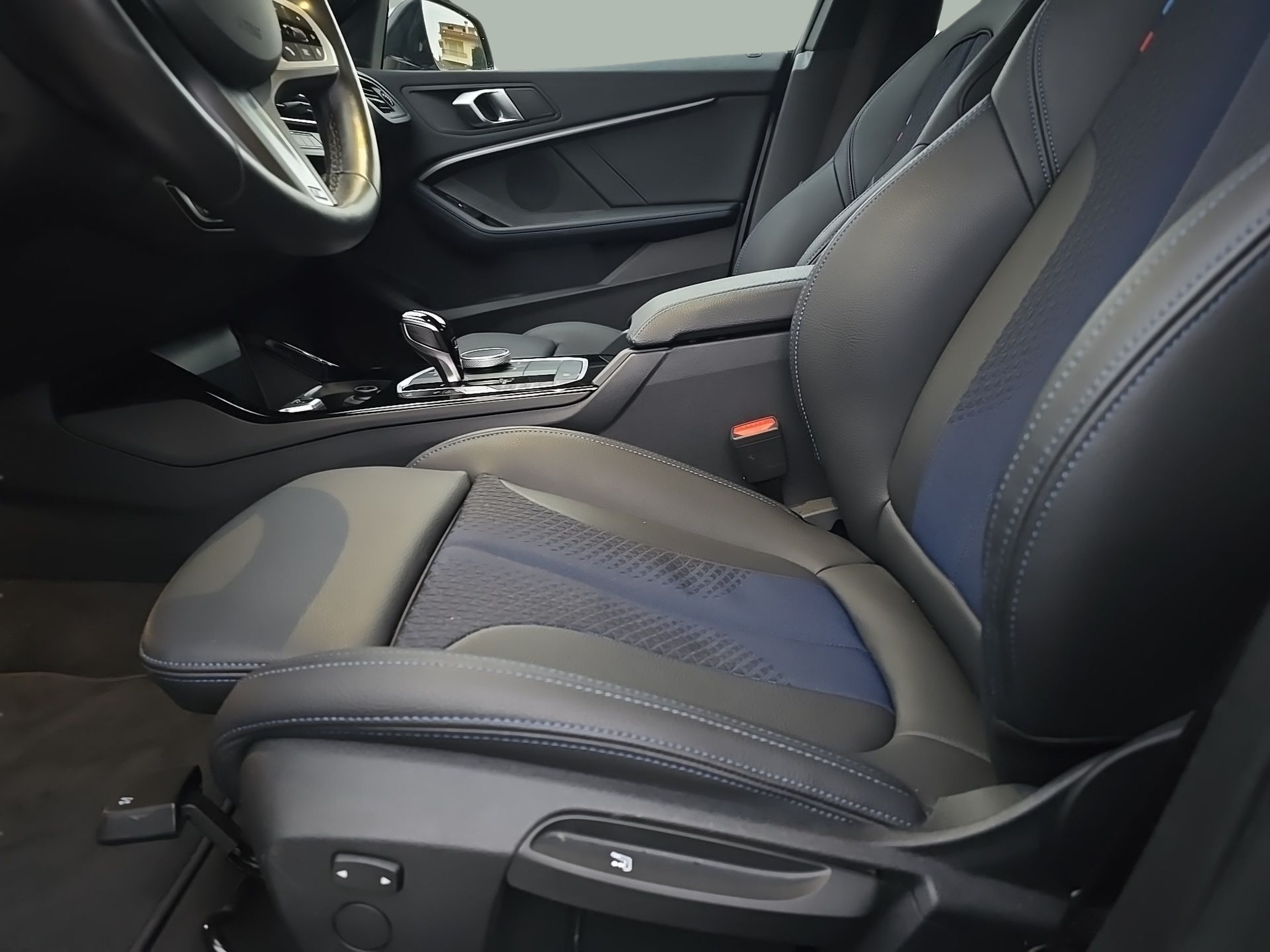 BMW Série 2 216d Gran Coupe color Gris. Año 2024. 85KW(116CV). Diesel. En concesionario Caetano Santa Maria da Feira de Santa Maria da Feira