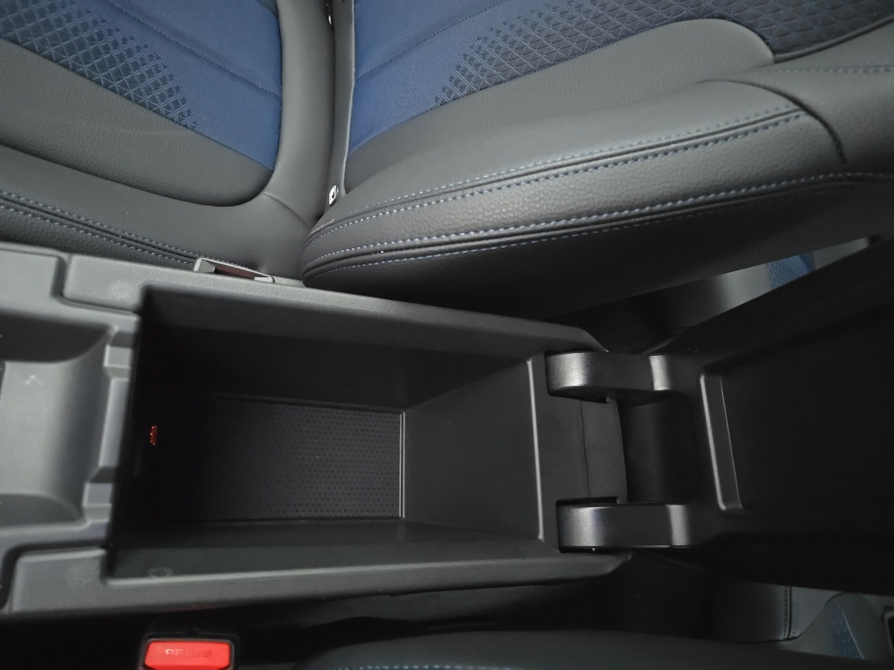 BMW Série 2 216d Gran Coupe color Gris. Año 2024. 85KW(116CV). Diesel. En concesionario Caetano Santa Maria da Feira de Santa Maria da Feira