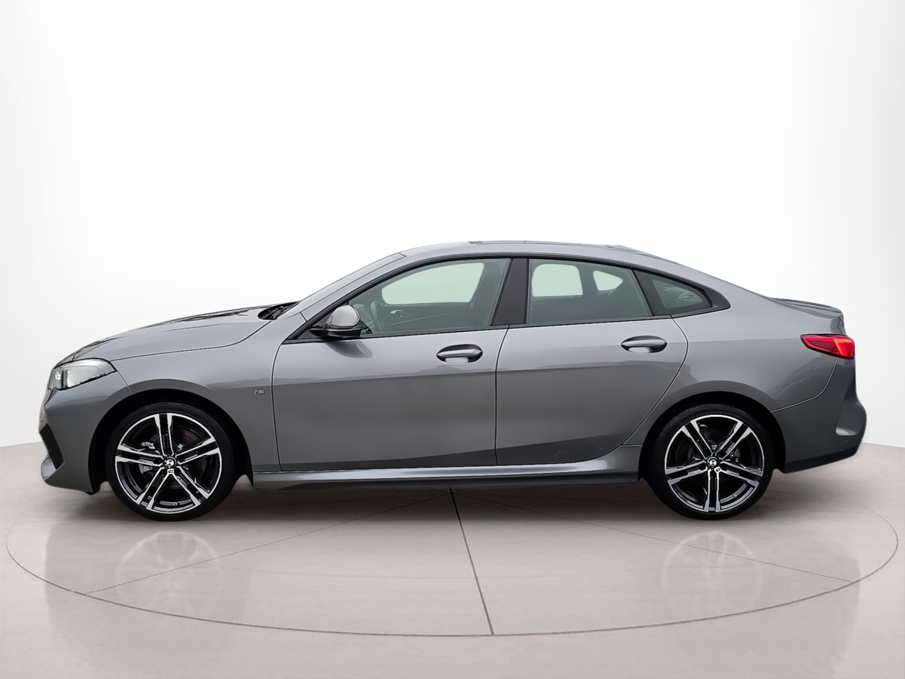 Fotos de BMW Série 2 216d Gran Coupe color Gris. Año 2024. 85KW(116CV). Diesel. En concesionario Caetano Santa Maria da Feira de Santa Maria da Feira