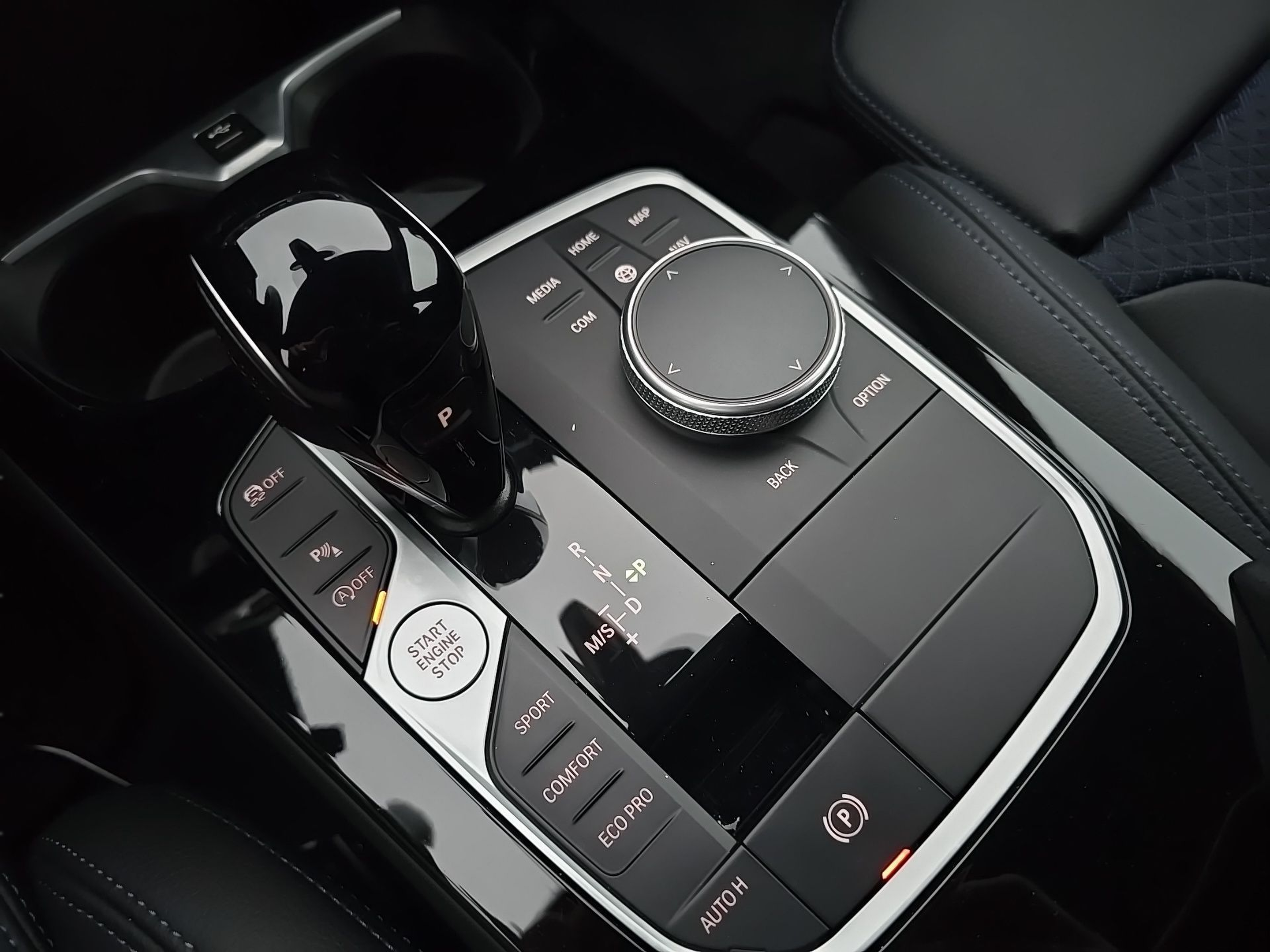 BMW Série 2 216d Gran Coupe color Gris. Año 2024. 85KW(116CV). Diesel. En concesionario Caetano Santa Maria da Feira de Santa Maria da Feira