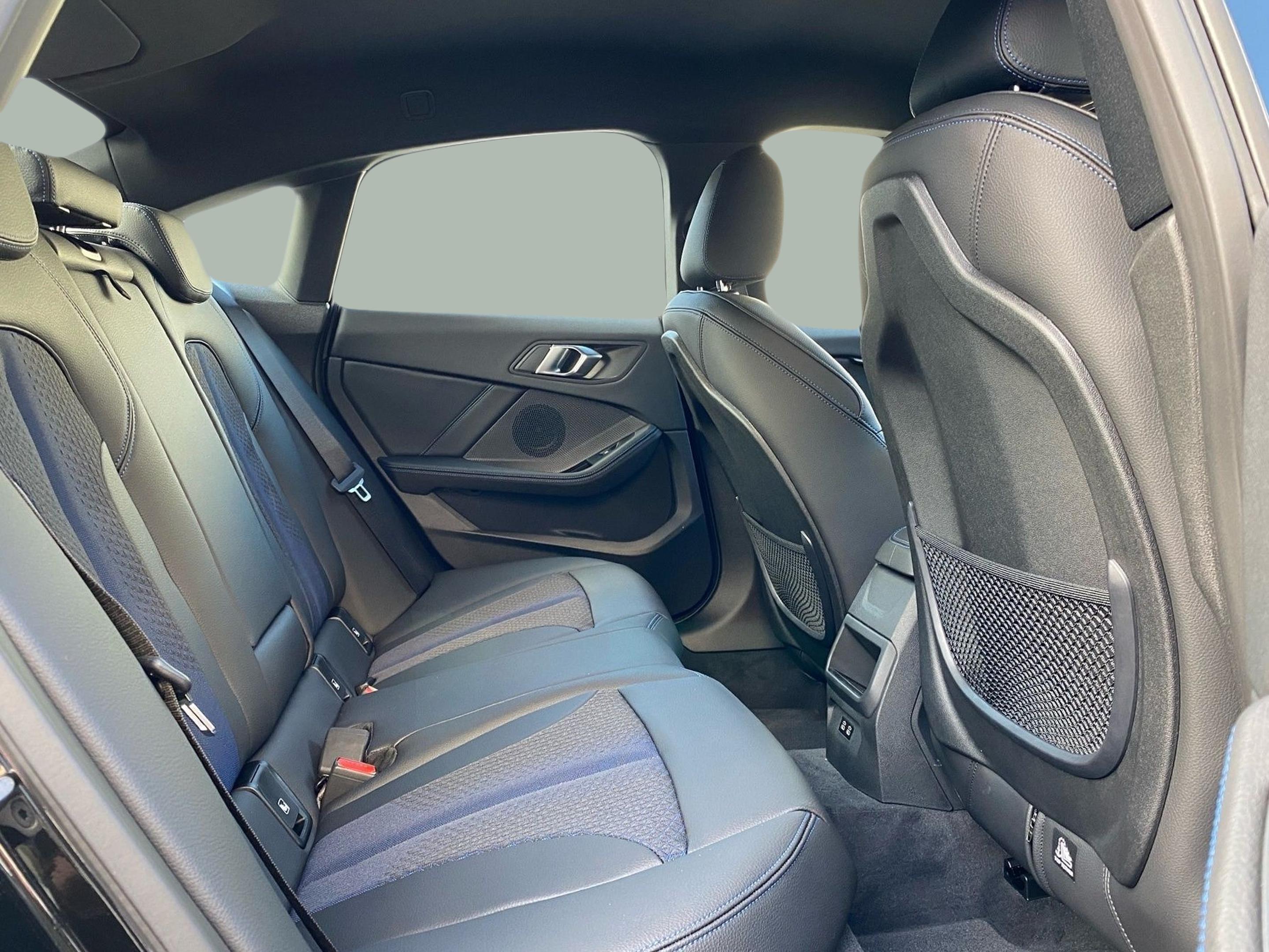 BMW Série 2 216d Gran Coupe color Negro. Año 2024. 85KW(116CV). Diesel. En concesionario Caetano Baviera Cascais de Cascais