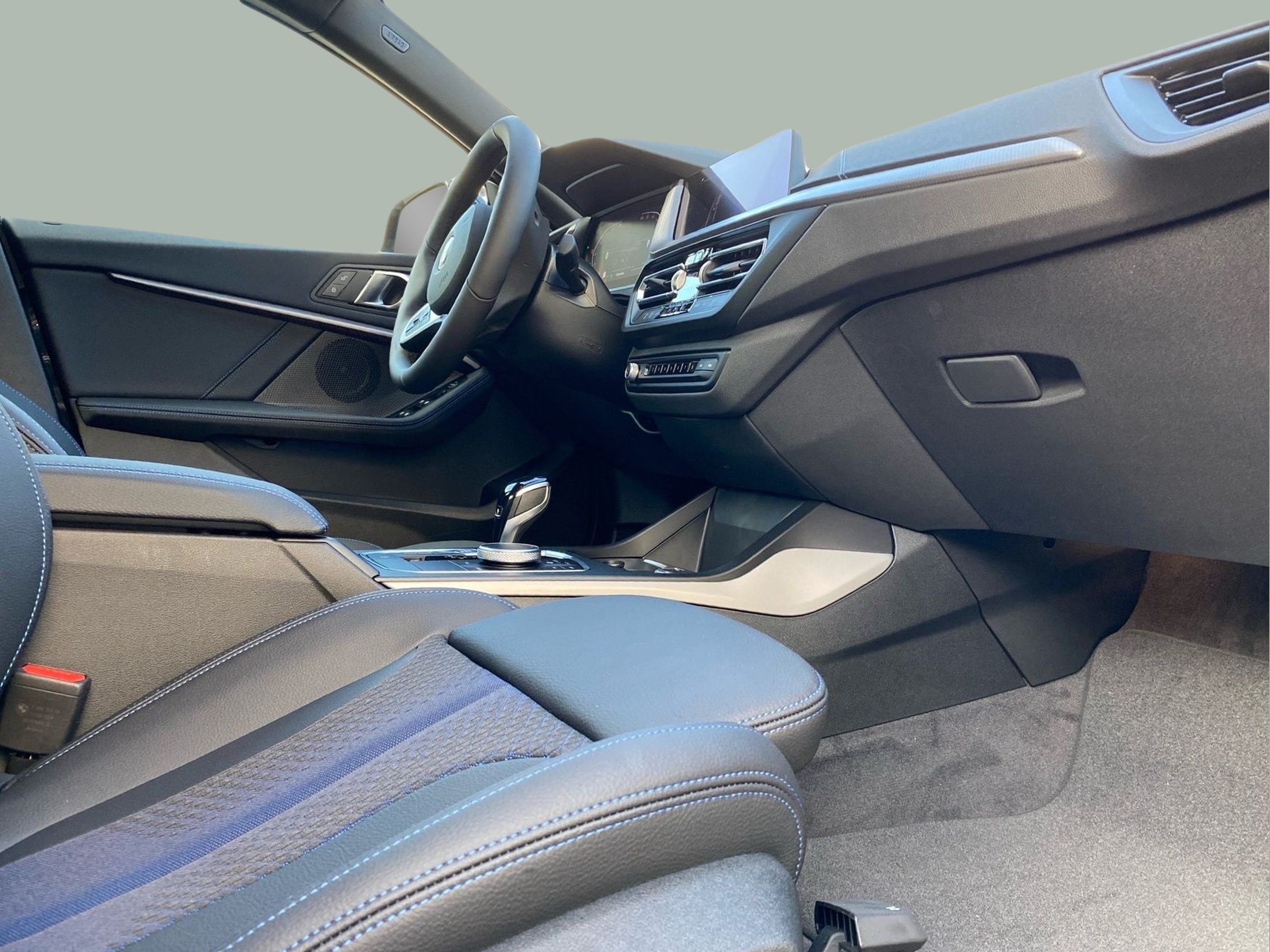 BMW Série 2 216d Gran Coupe color Negro. Año 2024. 85KW(116CV). Diesel. En concesionario Caetano Baviera Cascais de Cascais