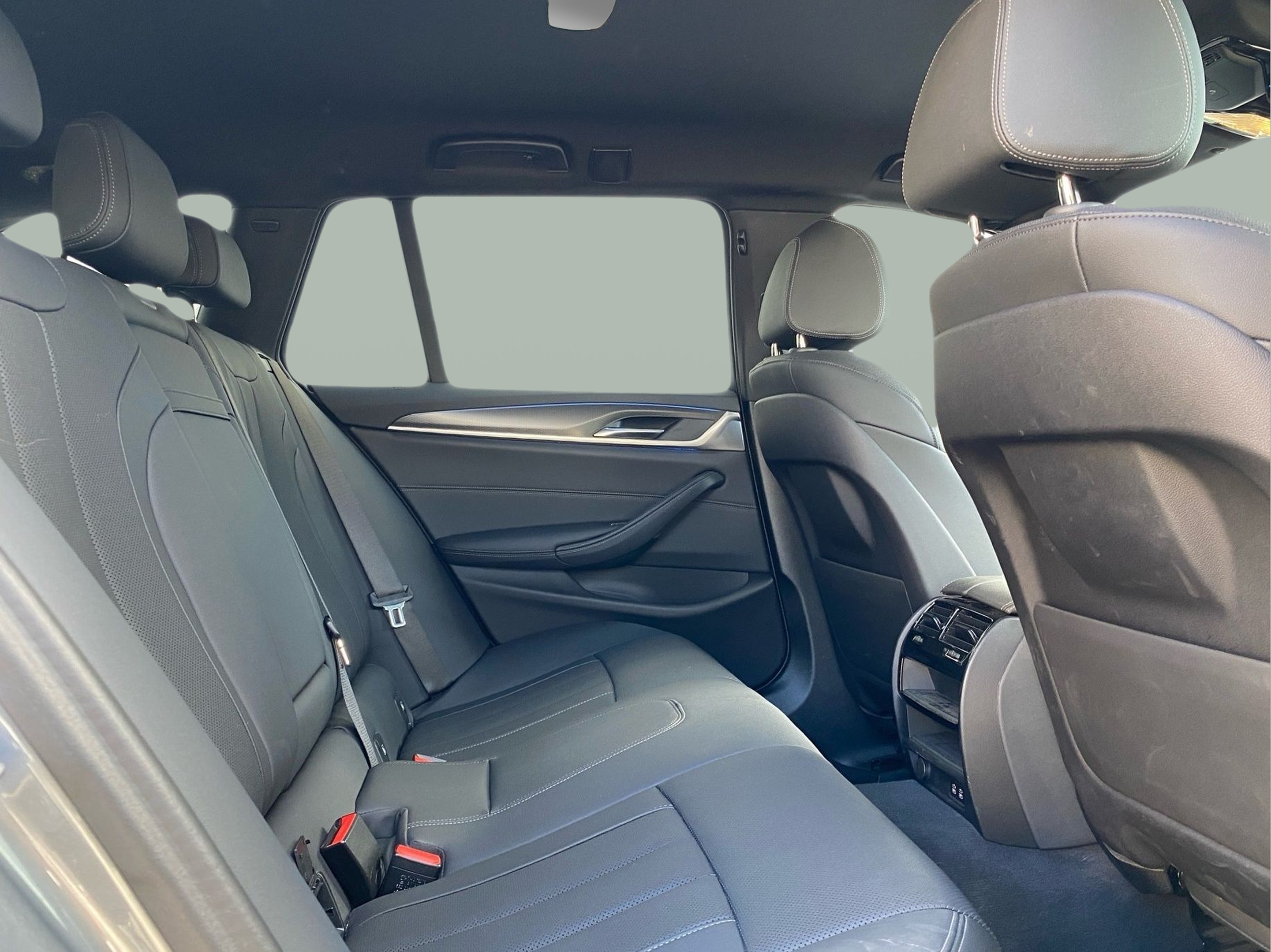 BMW Série 5 530e Touring color Gris. Año 2024. 215KW(292CV). Elétrico / Gasolina Híbrido. En concesionario Caetano Baviera Cascais de Cascais