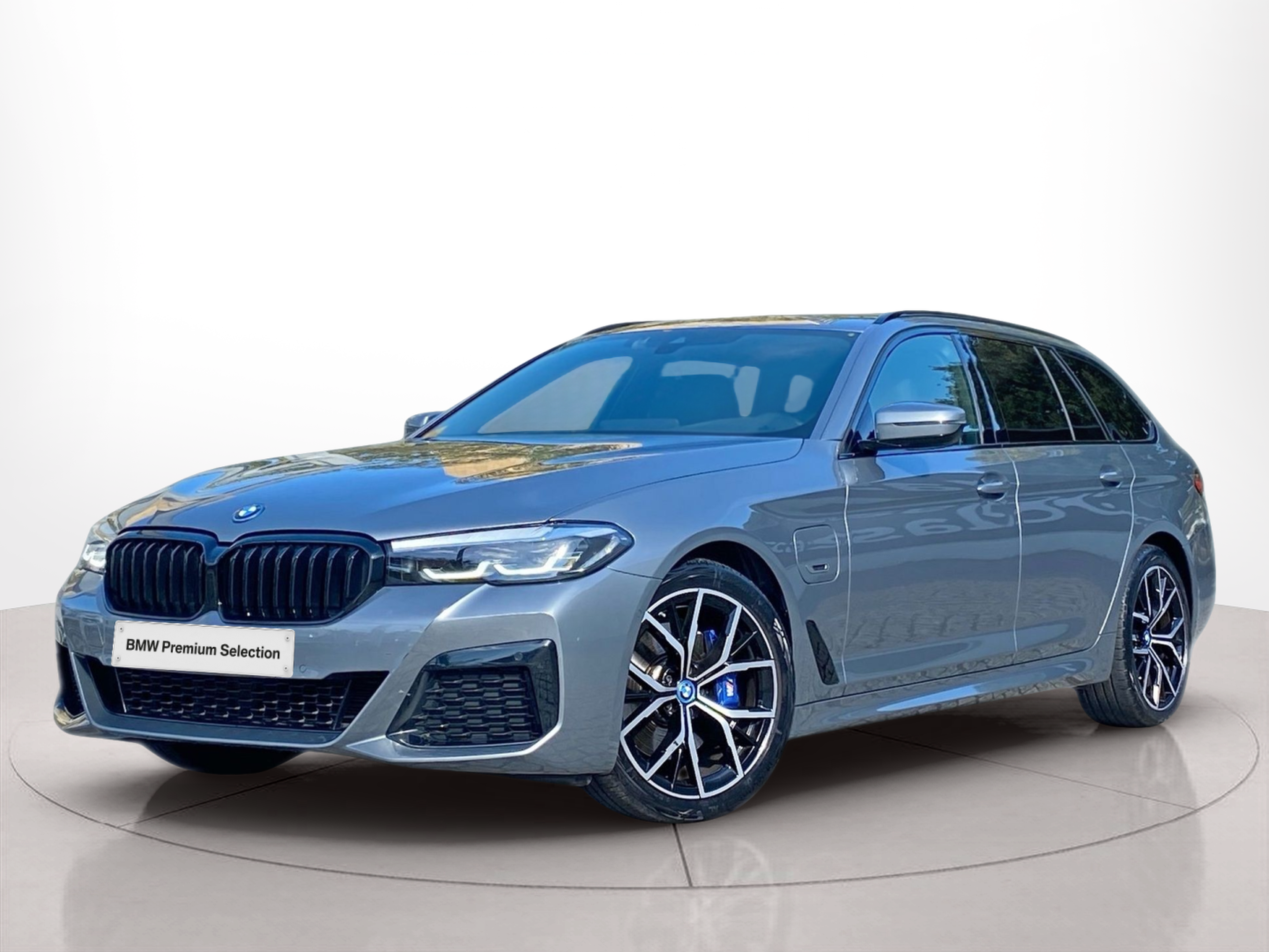 Fotos de BMW Série 5 530e Touring color Gris. Año 2024. 215KW(292CV). Elétrico / Gasolina Híbrido. En concesionario Caetano Baviera Lisboa de Lisboa