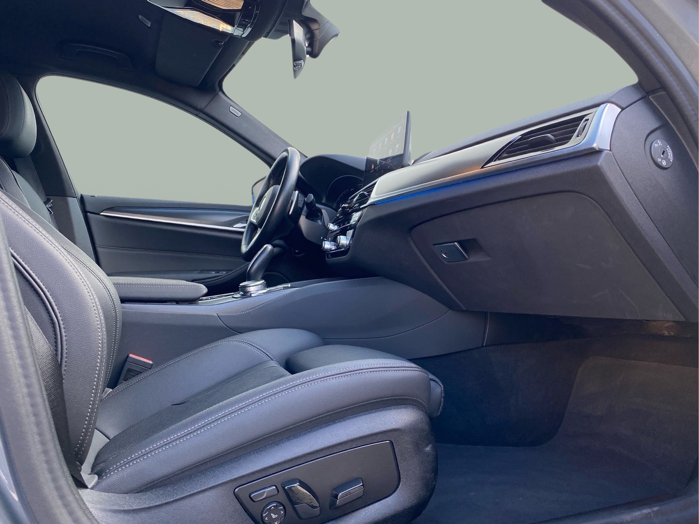 BMW Série 5 530e Touring color Gris. Año 2024. 215KW(292CV). Elétrico / Gasolina Híbrido. En concesionario Caetano Baviera Cascais de Cascais