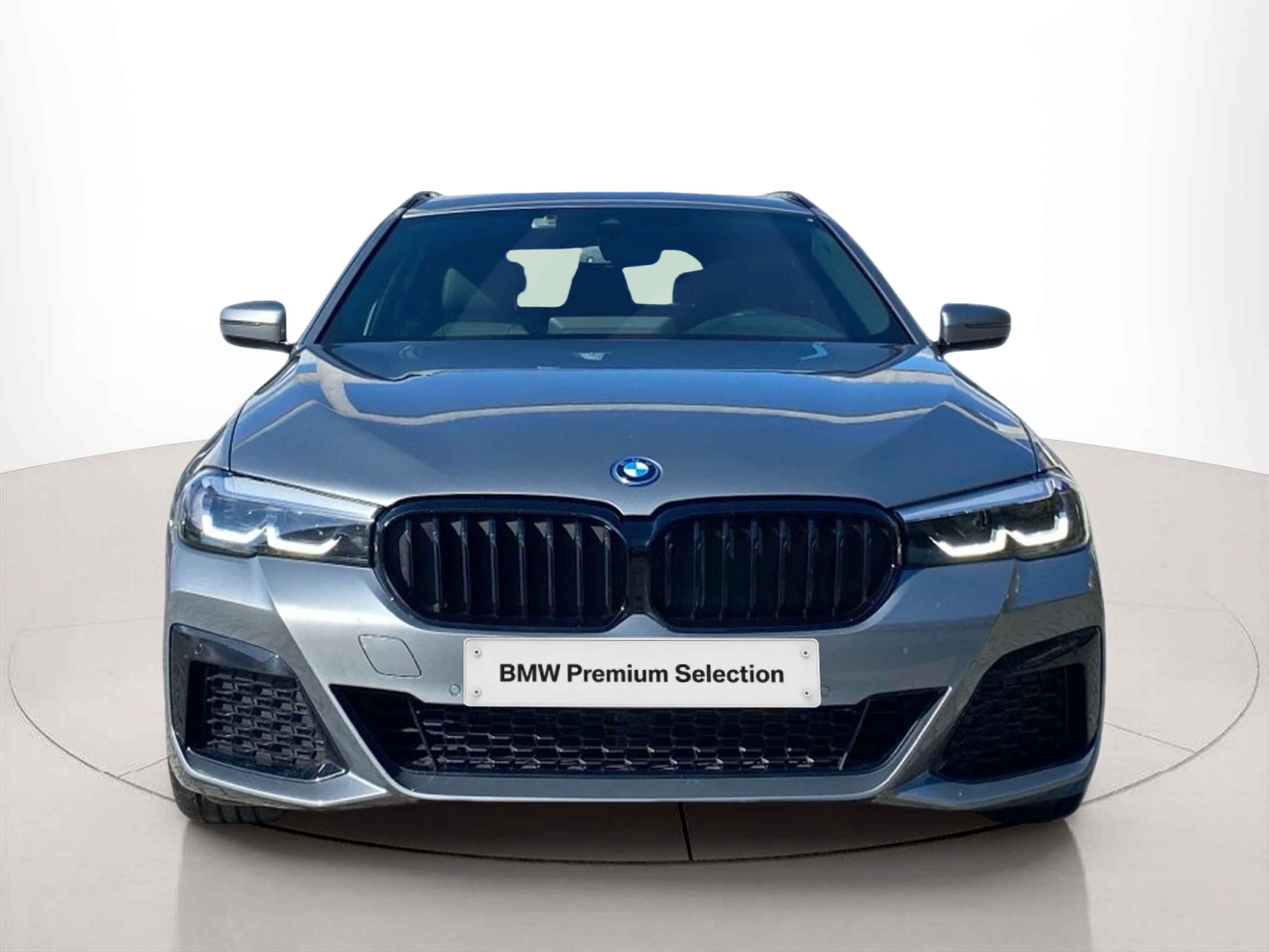 Fotos de BMW Série 5 530e Touring color Gris. Año 2024. 215KW(292CV). Elétrico / Gasolina Híbrido. En concesionario Caetano Cascais de Cascais