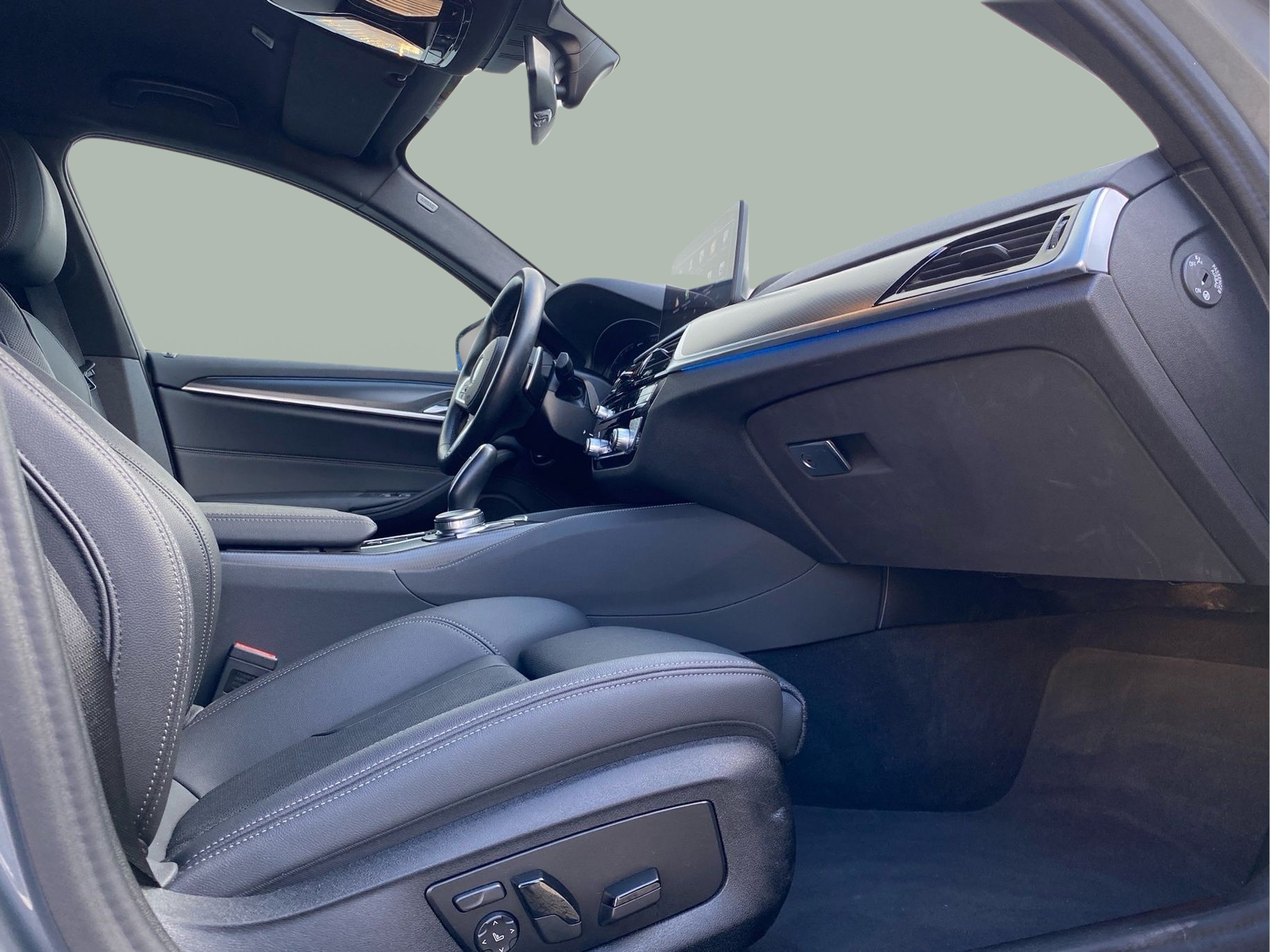 BMW Série 5 530e Touring color Gris. Año 2024. 215KW(292CV). Elétrico / Gasolina Híbrido. En concesionario Caetano Cascais de Cascais