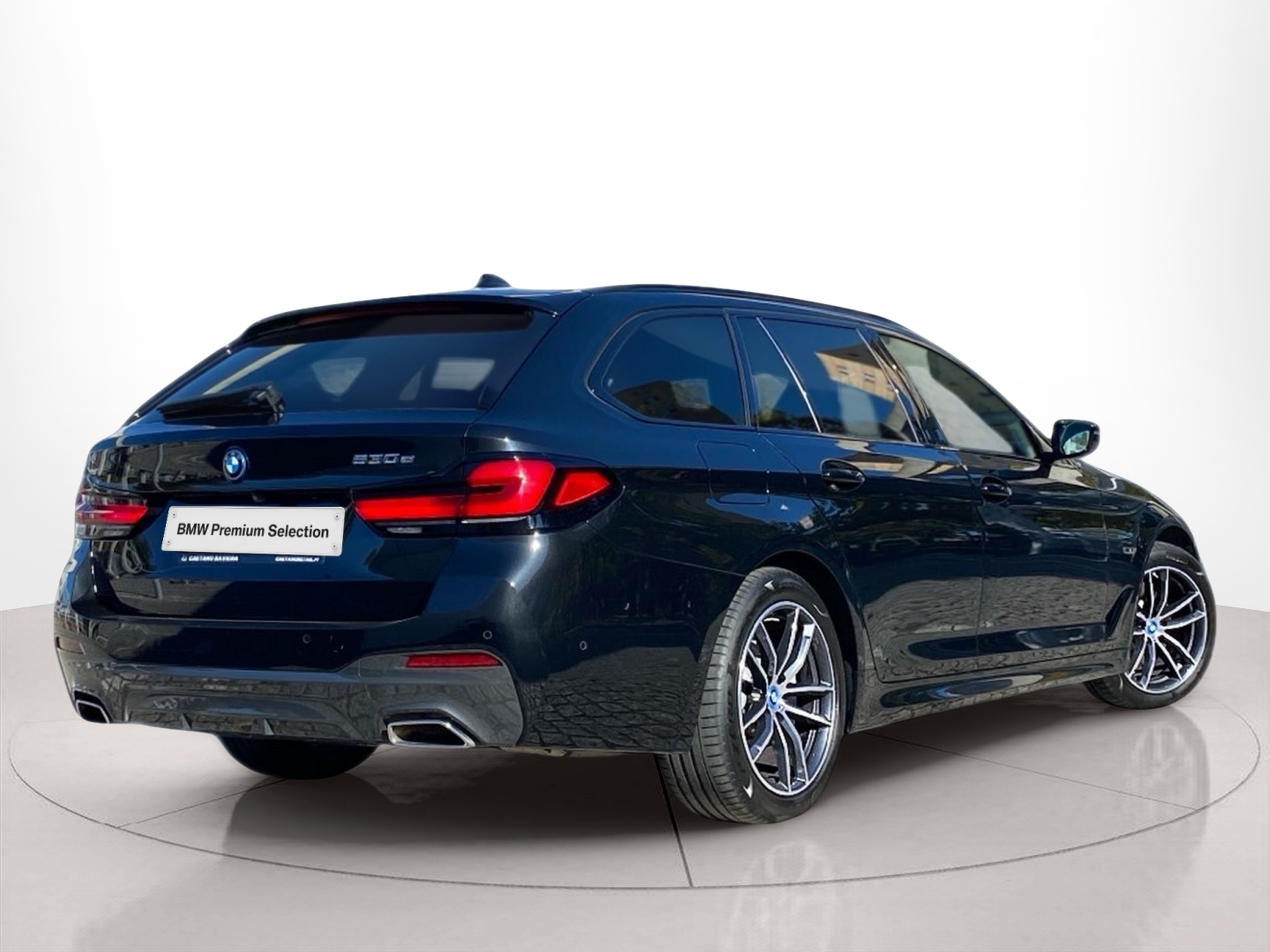 BMW Série 5 530e Touring color Negro. Año 2024. 215KW(292CV). Elétrico / Gasolina Híbrido. En concesionario Caetano Baviera Lisboa de Lisboa