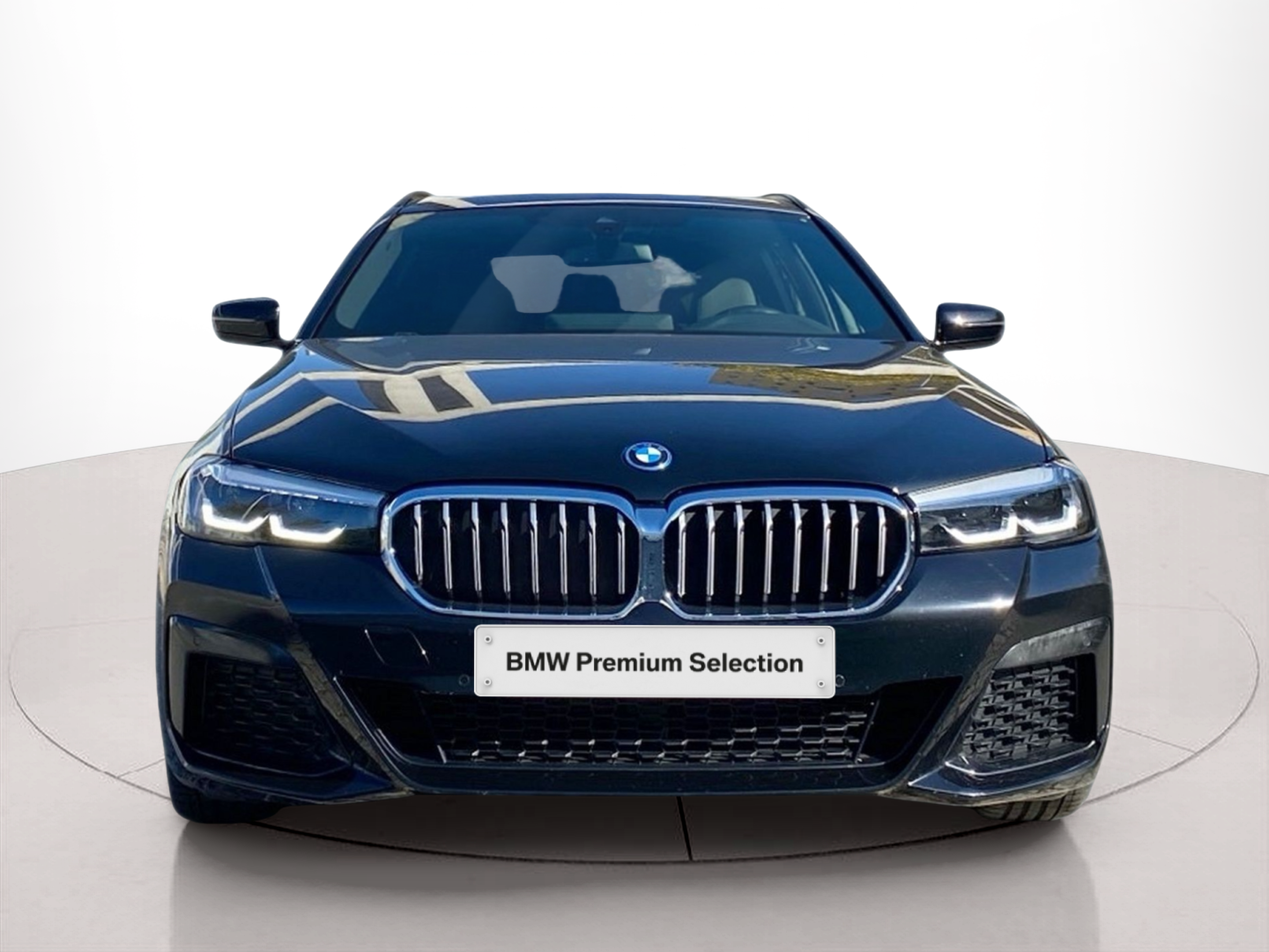 Fotos de BMW Série 5 530e Touring color Negro. Año 2024. 215KW(292CV). Elétrico / Gasolina Híbrido. En concesionario Caetano Baviera Lisboa de Lisboa