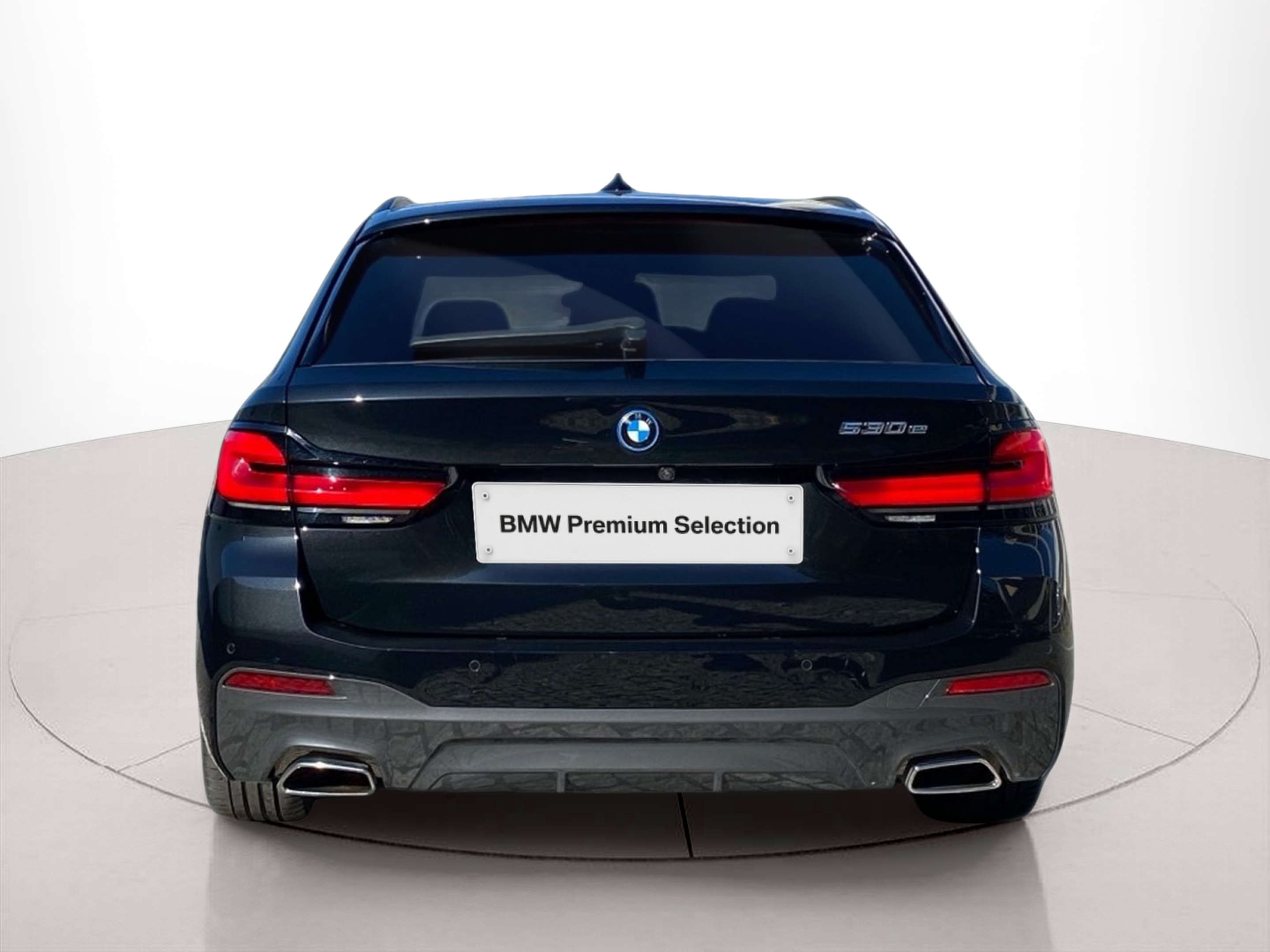 BMW Série 5 530e Touring color Negro. Año 2024. 215KW(292CV). Elétrico / Gasolina Híbrido. En concesionario Caetano Baviera Lisboa de Lisboa